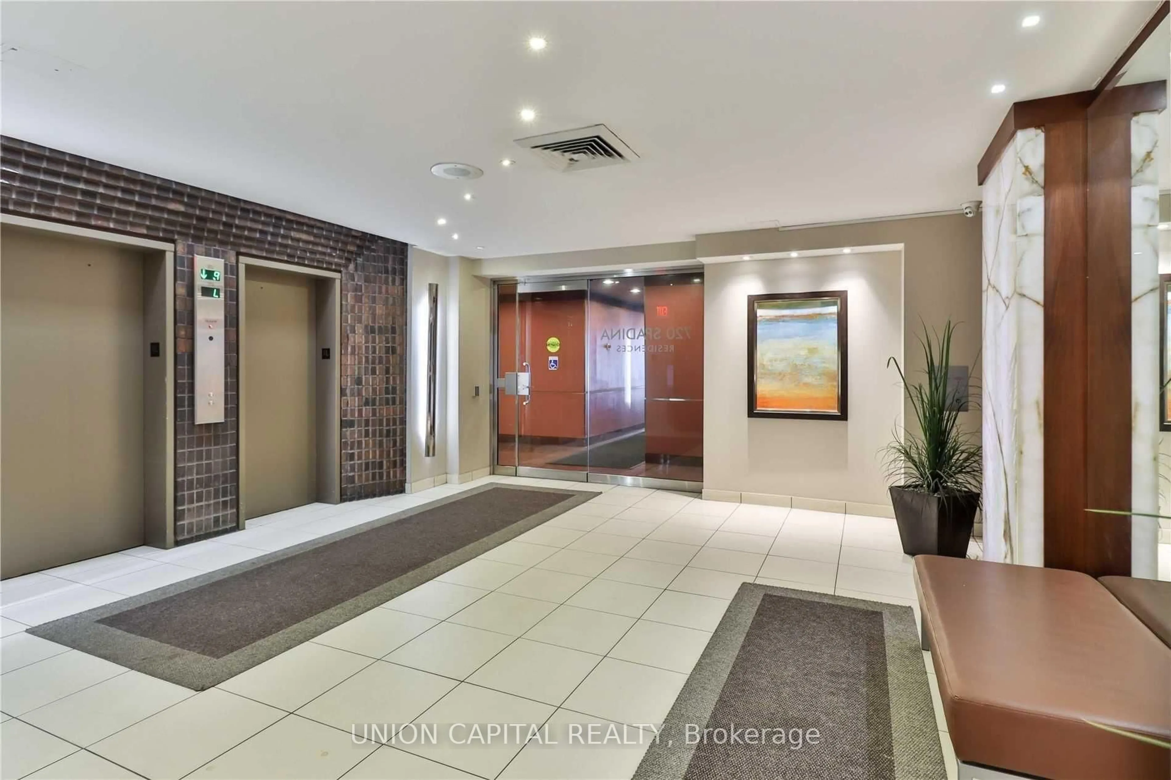 Indoor foyer for 720 Spadina Ave #1011, Toronto Ontario M5S 2T9