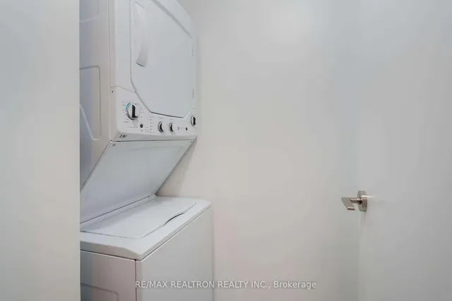 Additional property image - 39 Roehampton Ave Unit 806