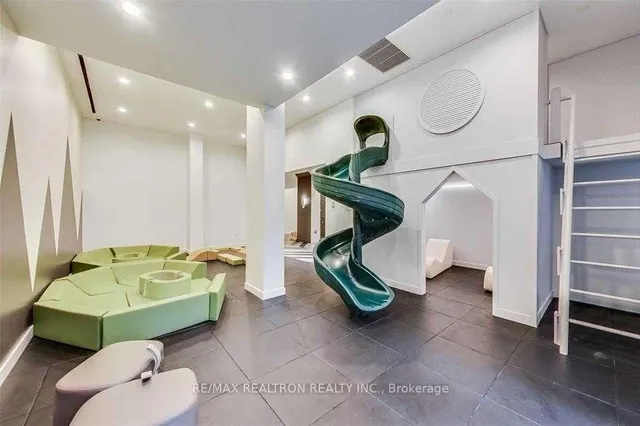Additional property image - 39 Roehampton Ave Unit 806