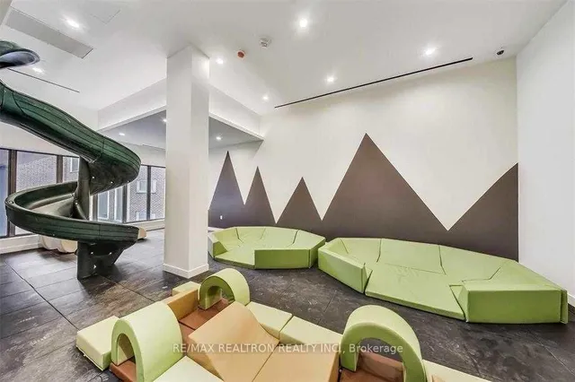 Additional property image - 39 Roehampton Ave Unit 806