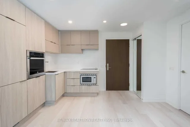 Additional property image - 39 Roehampton Ave Unit 806