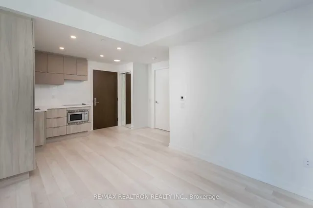 Additional property image - 39 Roehampton Ave Unit 806
