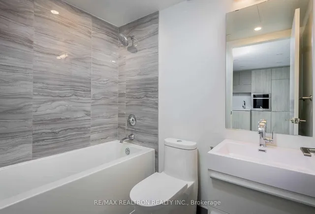 Additional property image - 39 Roehampton Ave Unit 806