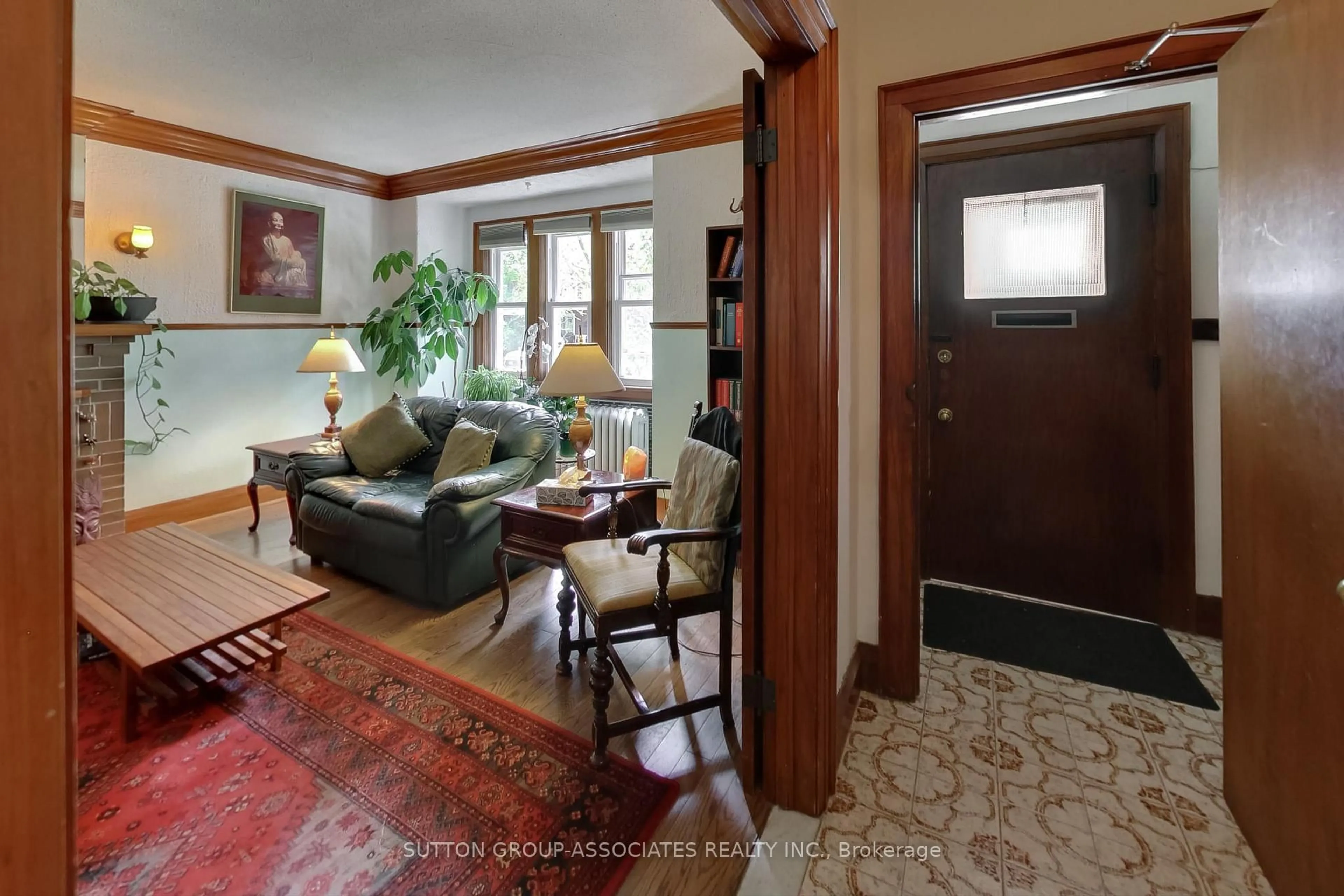 Indoor foyer for 47 Robina Ave, Toronto Ontario M6C 3Y5