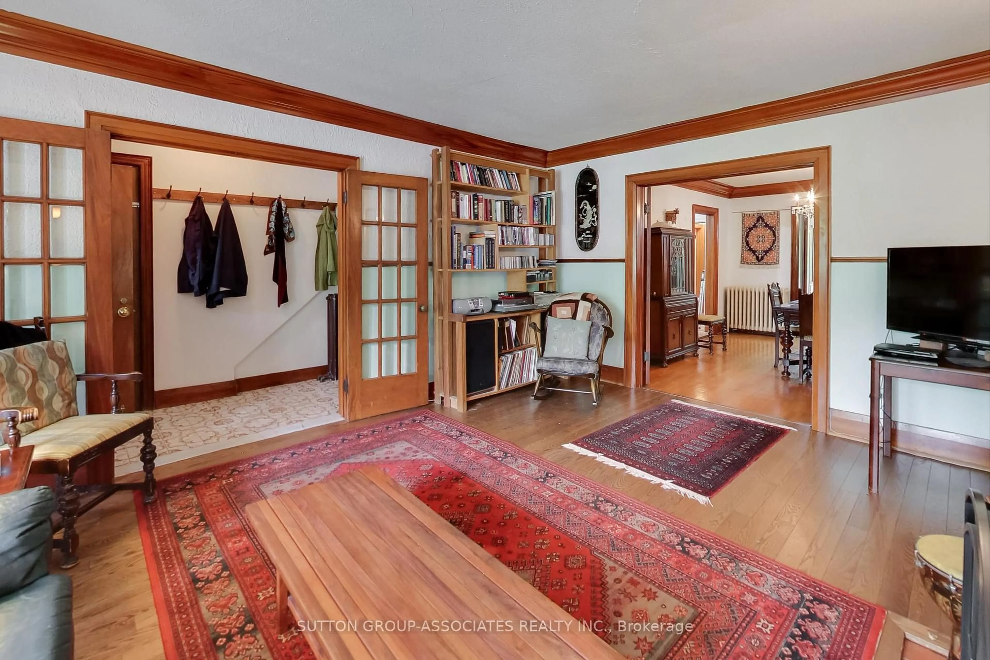 Indoor foyer for 47 Robina Ave, Toronto Ontario M6C 3Y5
