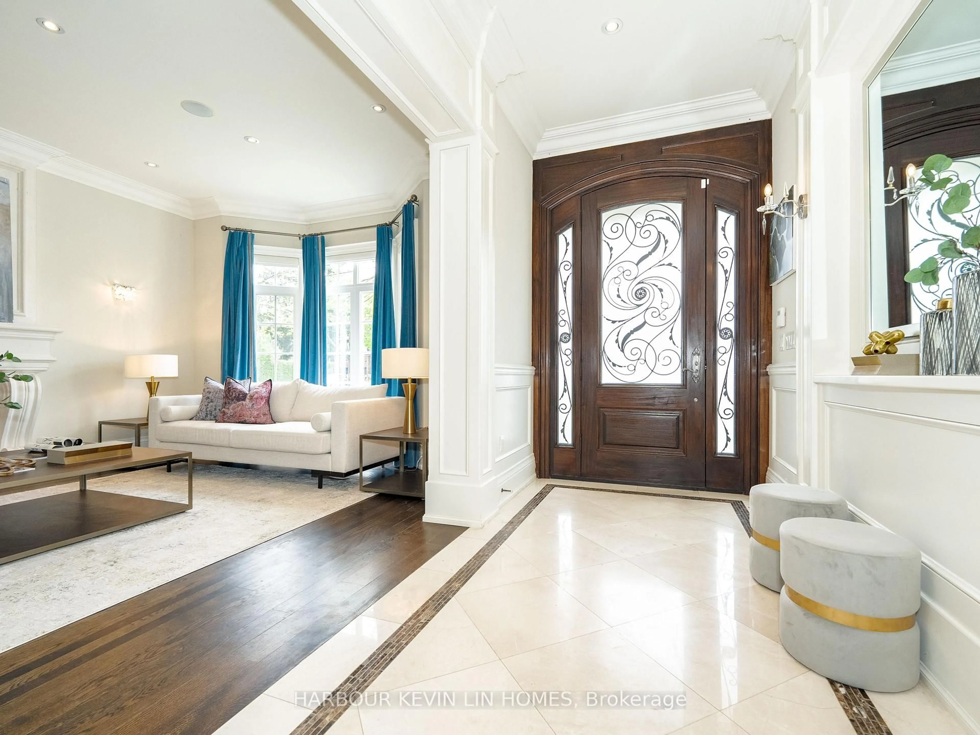 Indoor entryway for 172 Elmwood Ave, Toronto Ontario M2N 3M4