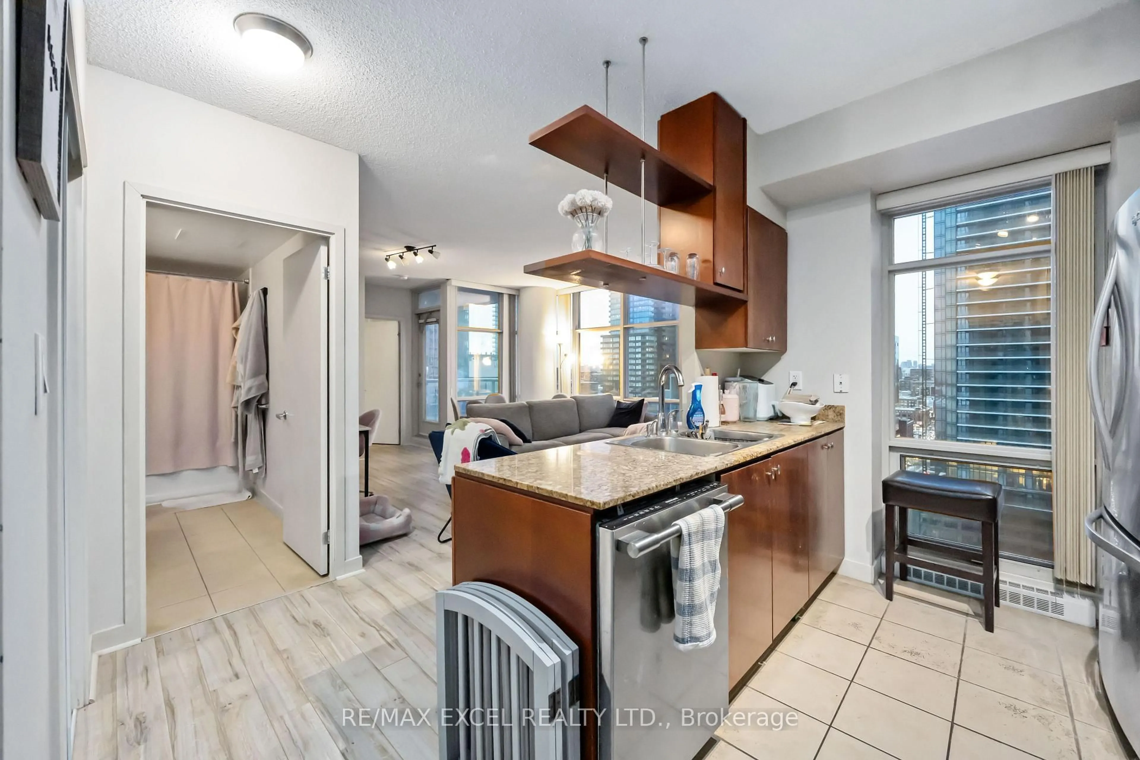 Open concept kitchen, ceramic/tile floor for 35 Mariner Terr #2603, Toronto Ontario M5V 3V9