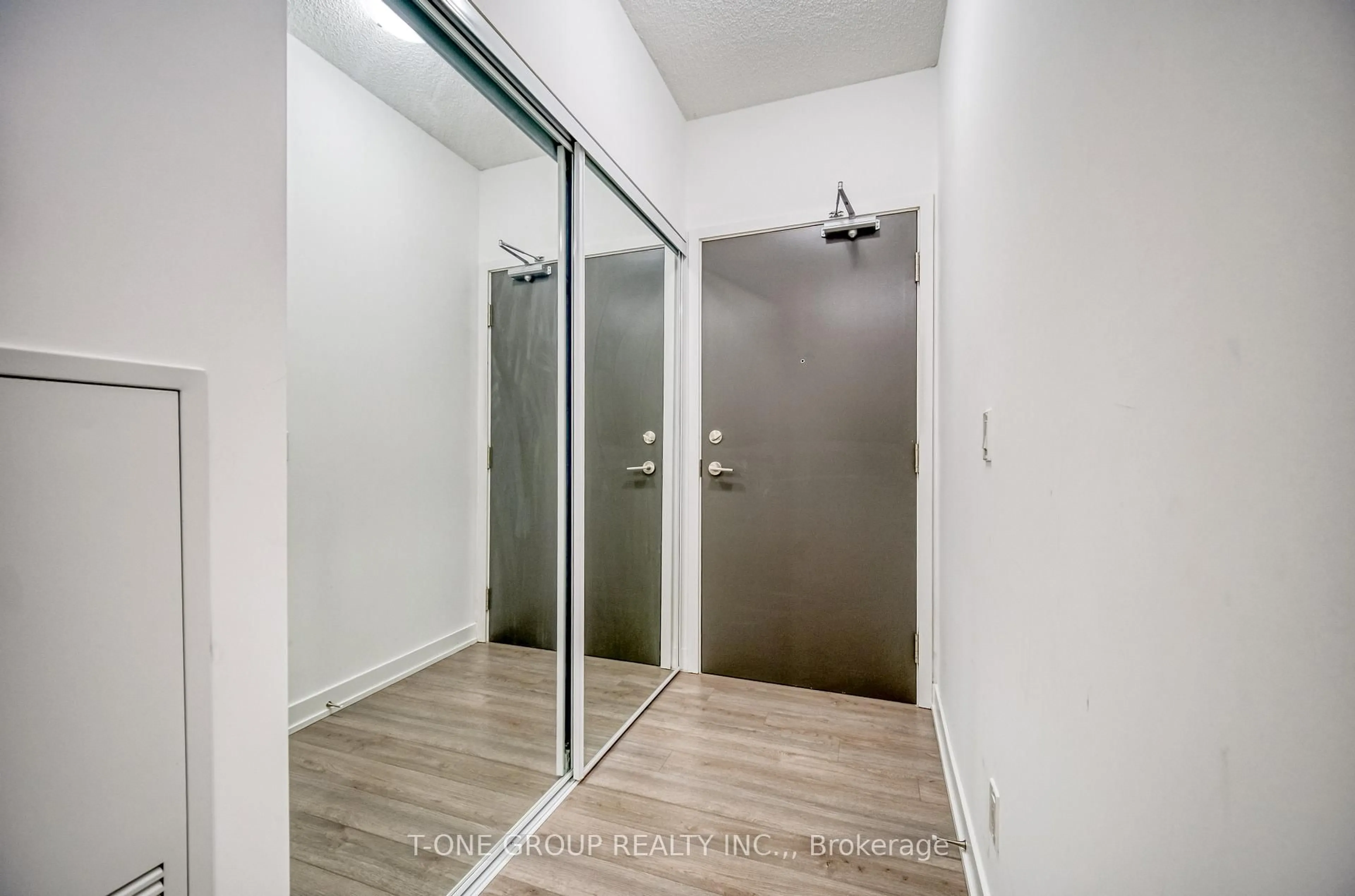 Indoor entryway for 5180 Yonge St #711, Toronto Ontario M2N 0K5