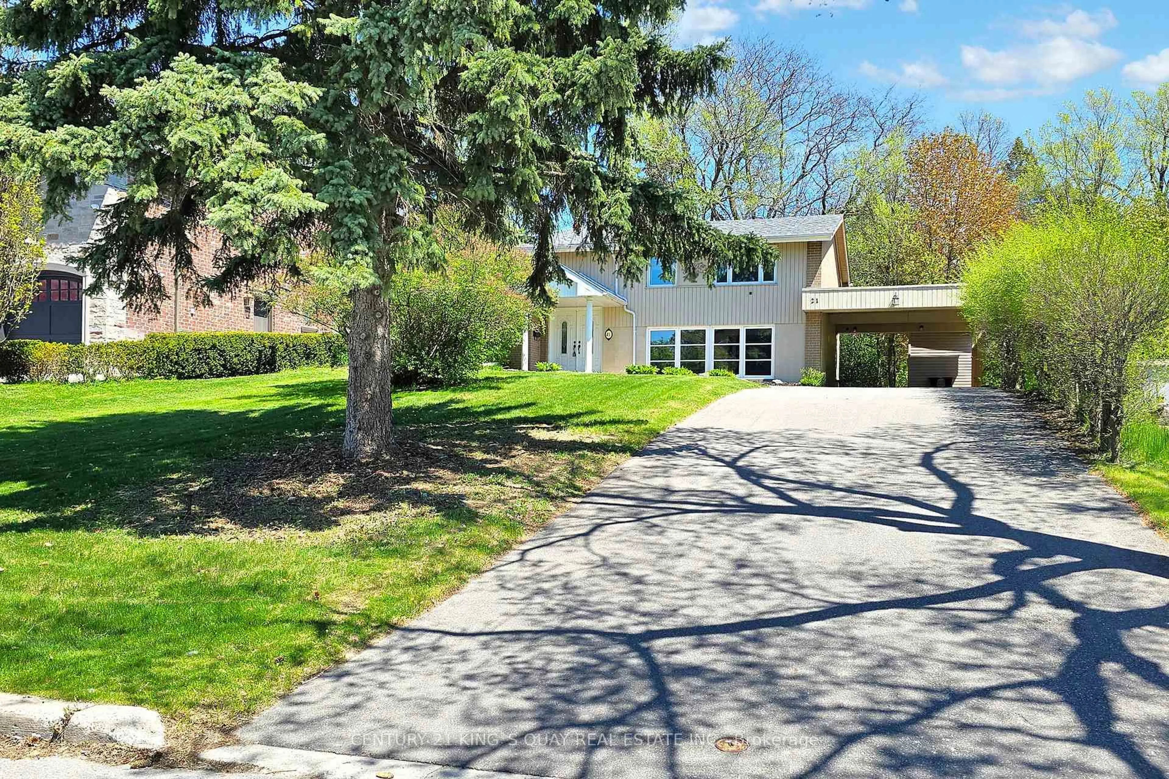A pic from outside/outdoor area/front of a property/back of a property/a pic from drone, street for 21 Rialto Dr, Toronto Ontario M3A 2N7