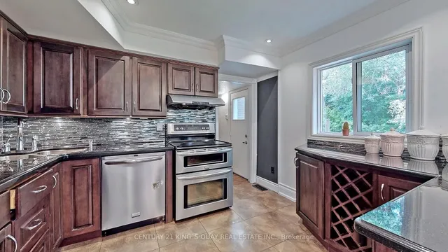 Additional property image - 21 Rialto Dr