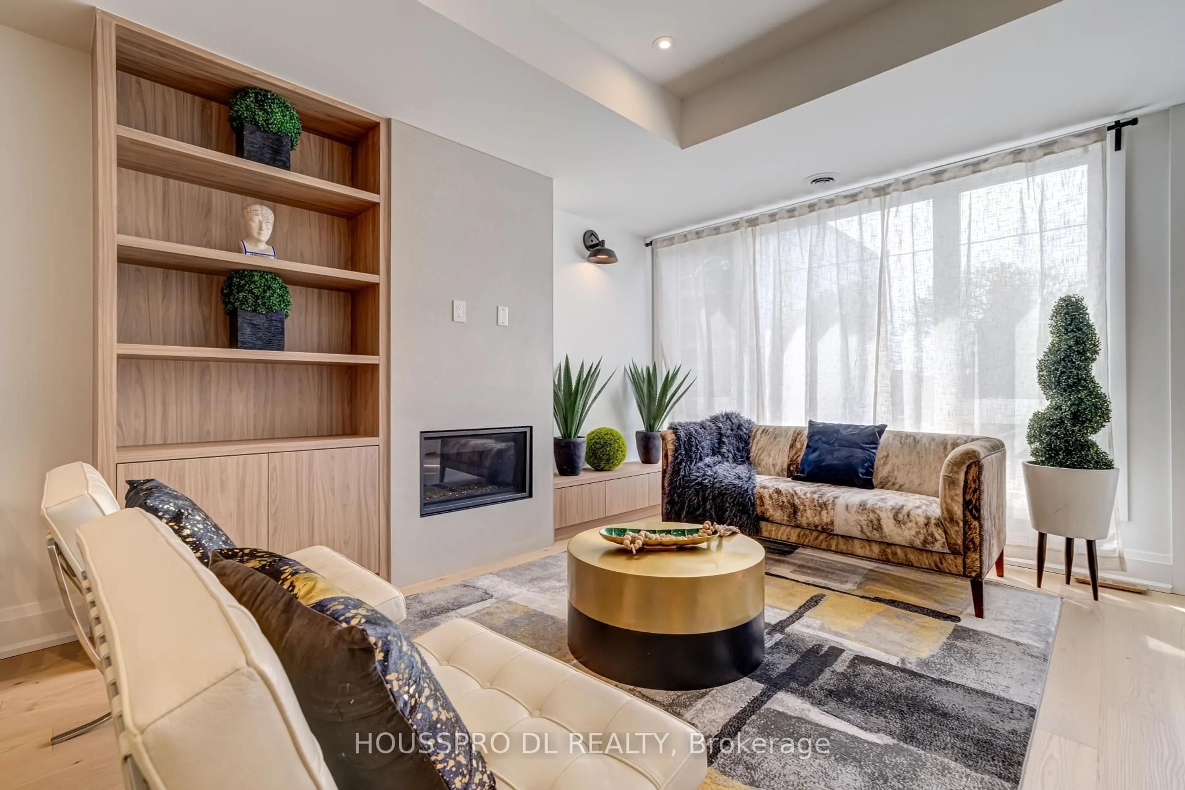 Living room with furniture, unknown for 718 Hillsdale Ave, Toronto Ontario M4S 1V3