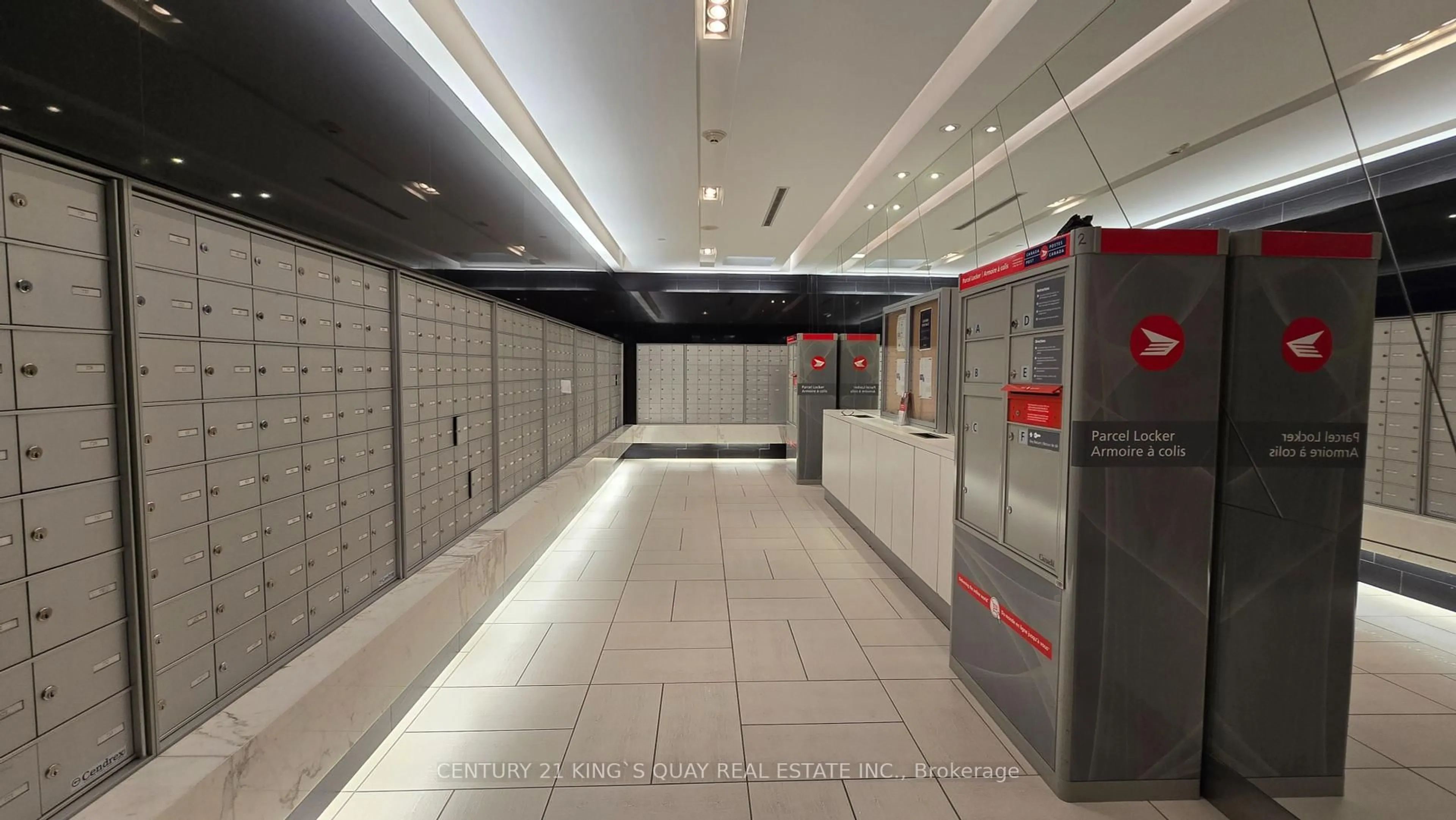 Indoor foyer for 21 Iceboat Terr #ph01, Toronto Ontario M5V 4A9