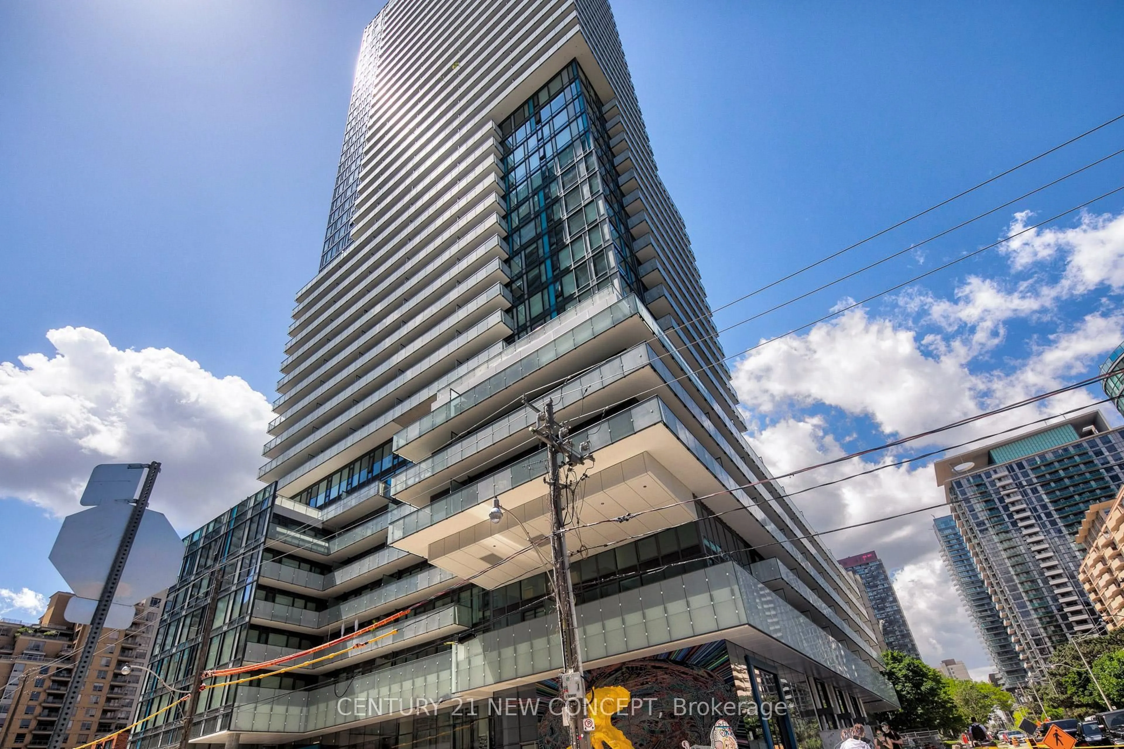 Indoor foyer for 161 Roehampton Ave #2011, Toronto Ontario M4P 0C8