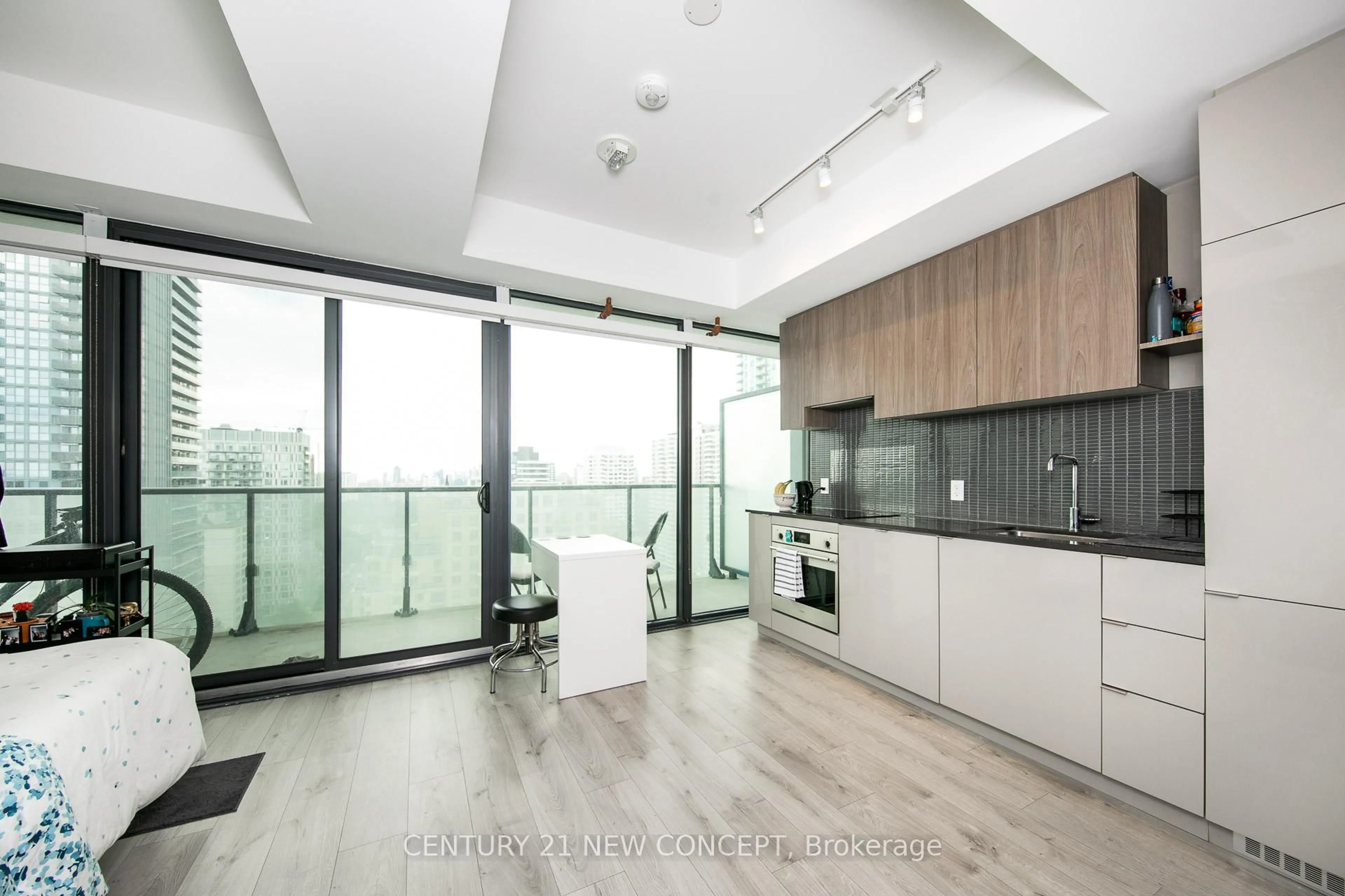 Open concept kitchen, wood/laminate floor for 161 Roehampton Ave #2011, Toronto Ontario M4P 0C8