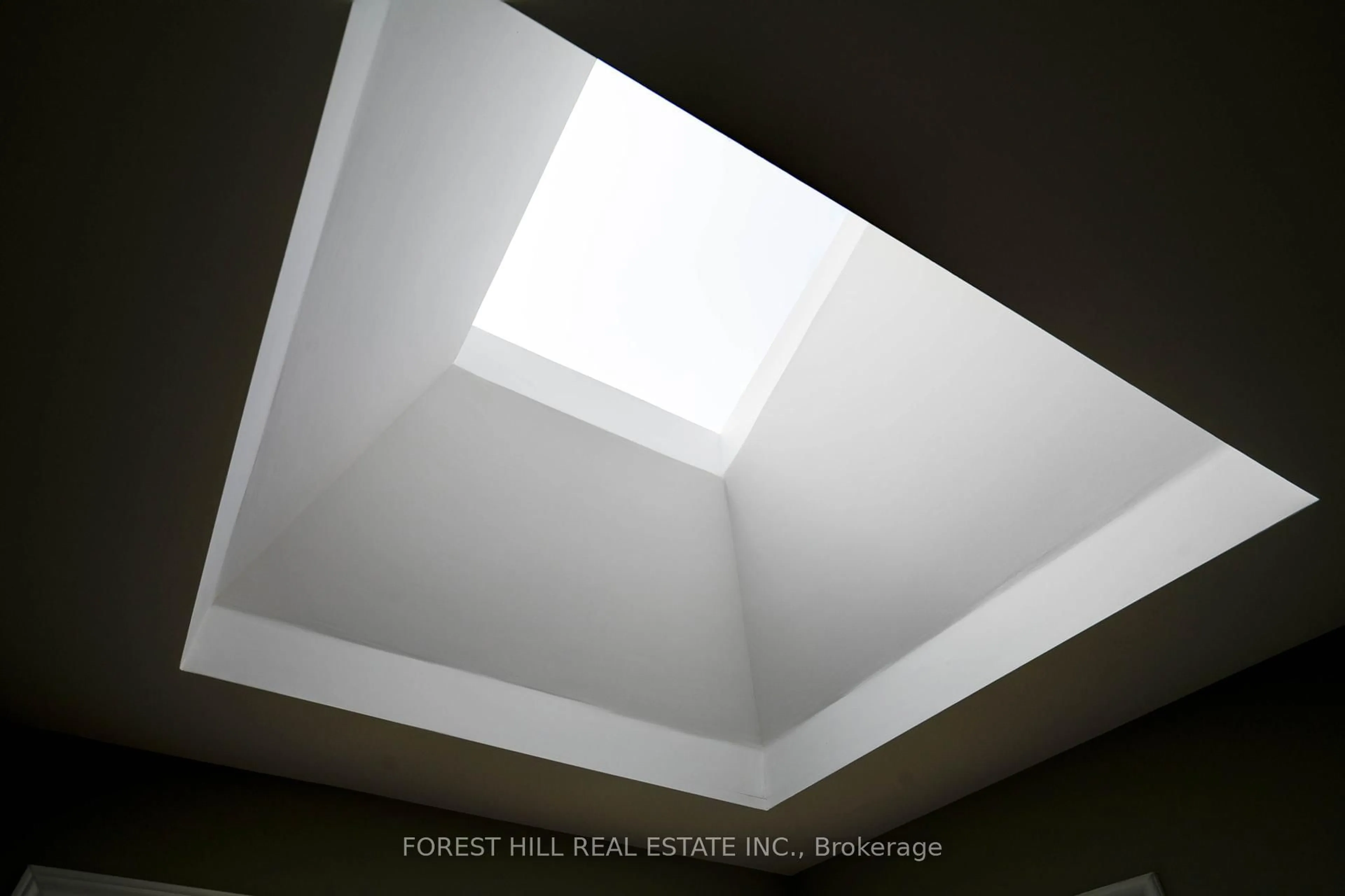 Indoor foyer for 244 Waterloo Ave, Toronto Ontario M3H 3Z4