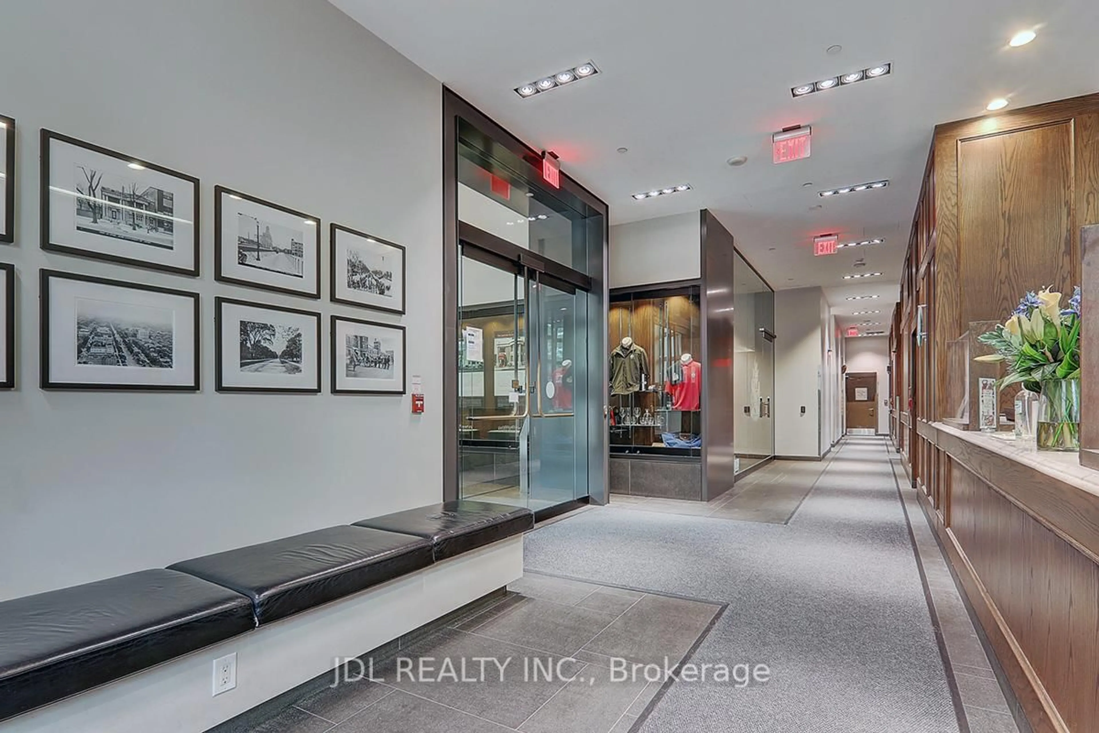 Indoor foyer for 426 University Ave #3201, Toronto Ontario M5G 1S9