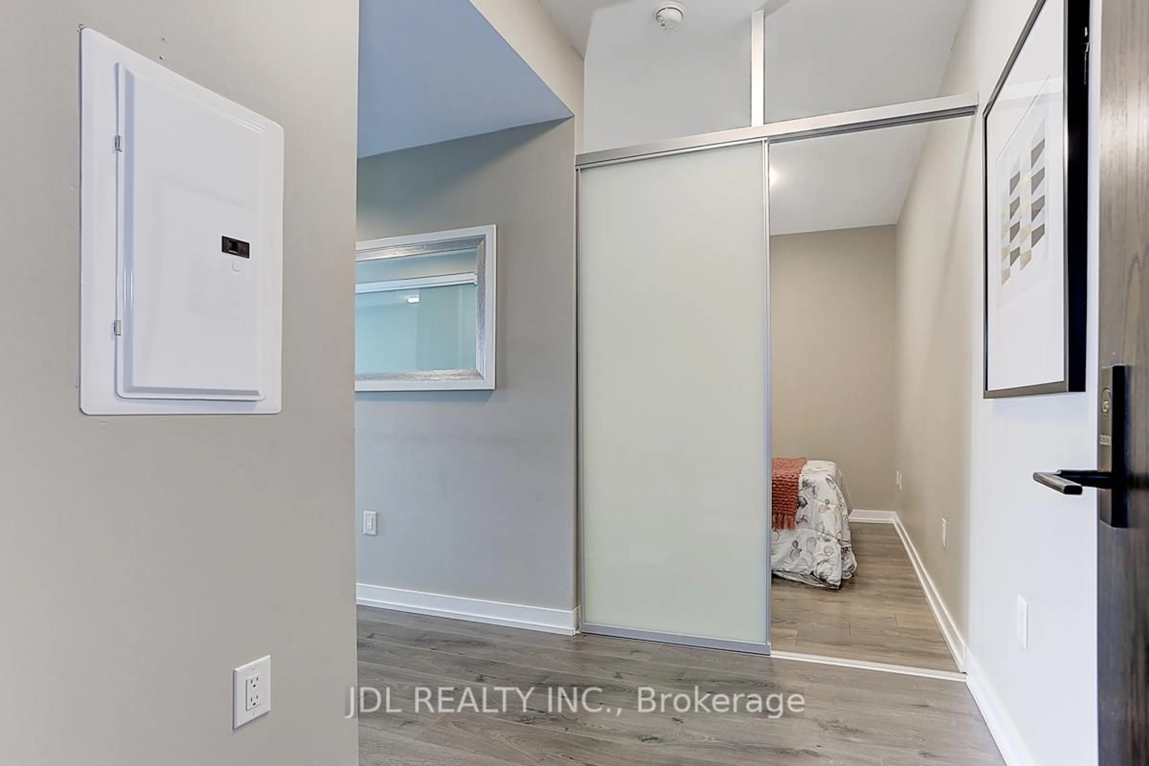 Indoor entryway for 426 University Ave #3201, Toronto Ontario M5G 1S9