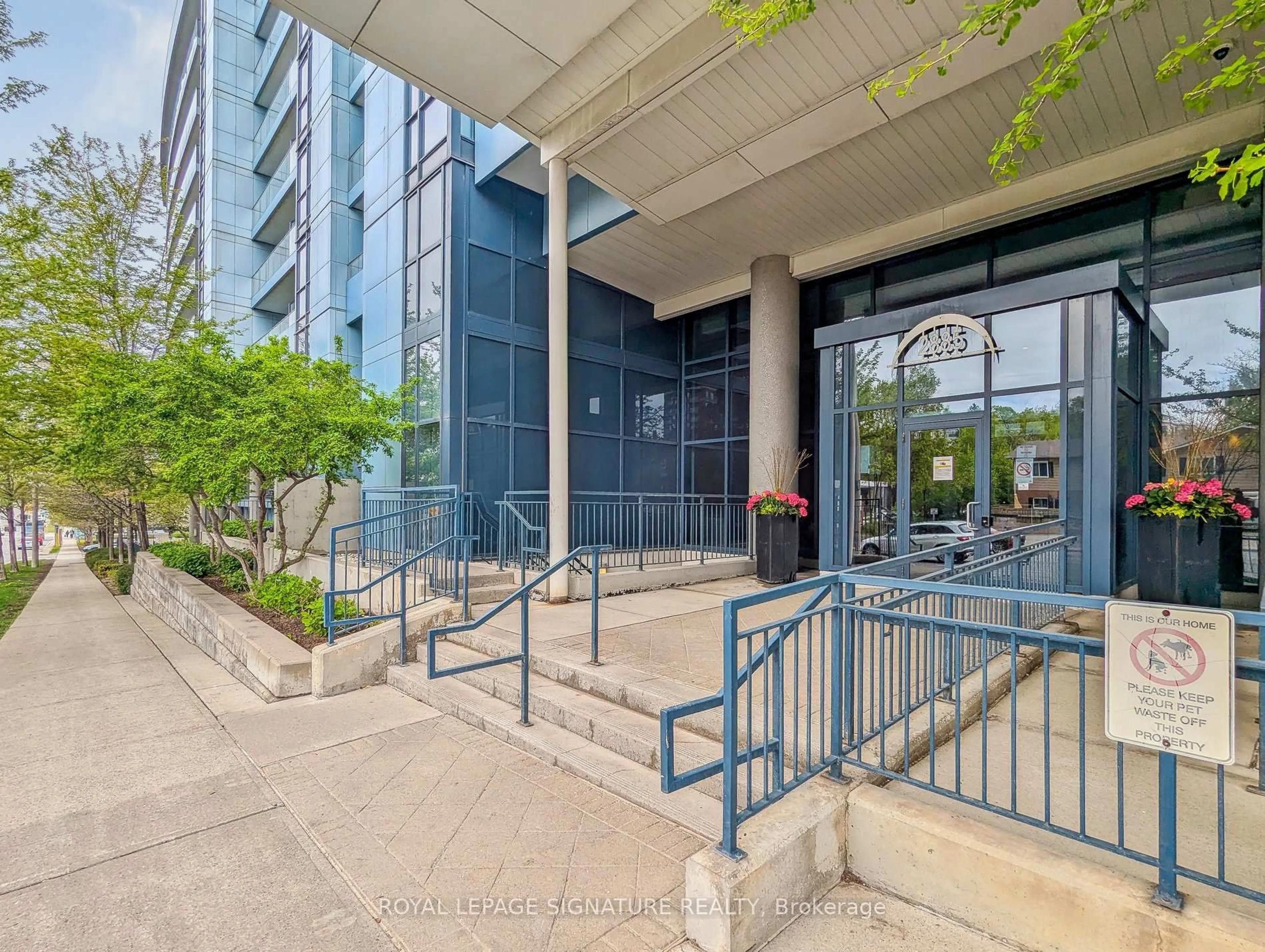 Indoor foyer for 2885 Bayview Ave #233, Toronto Ontario M2K 0A3
