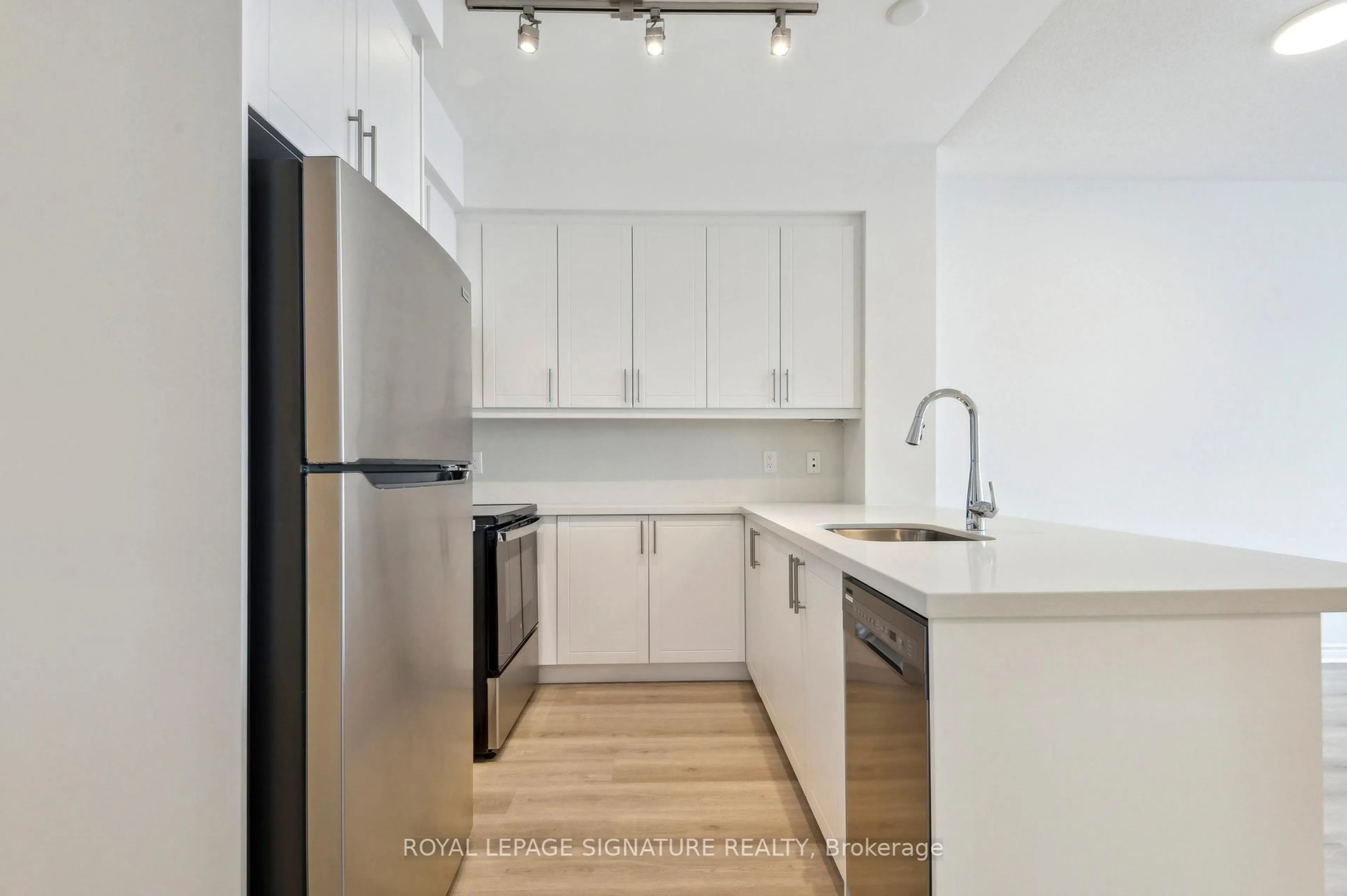 Standard kitchen, unknown for 2885 Bayview Ave #233, Toronto Ontario M2K 0A3