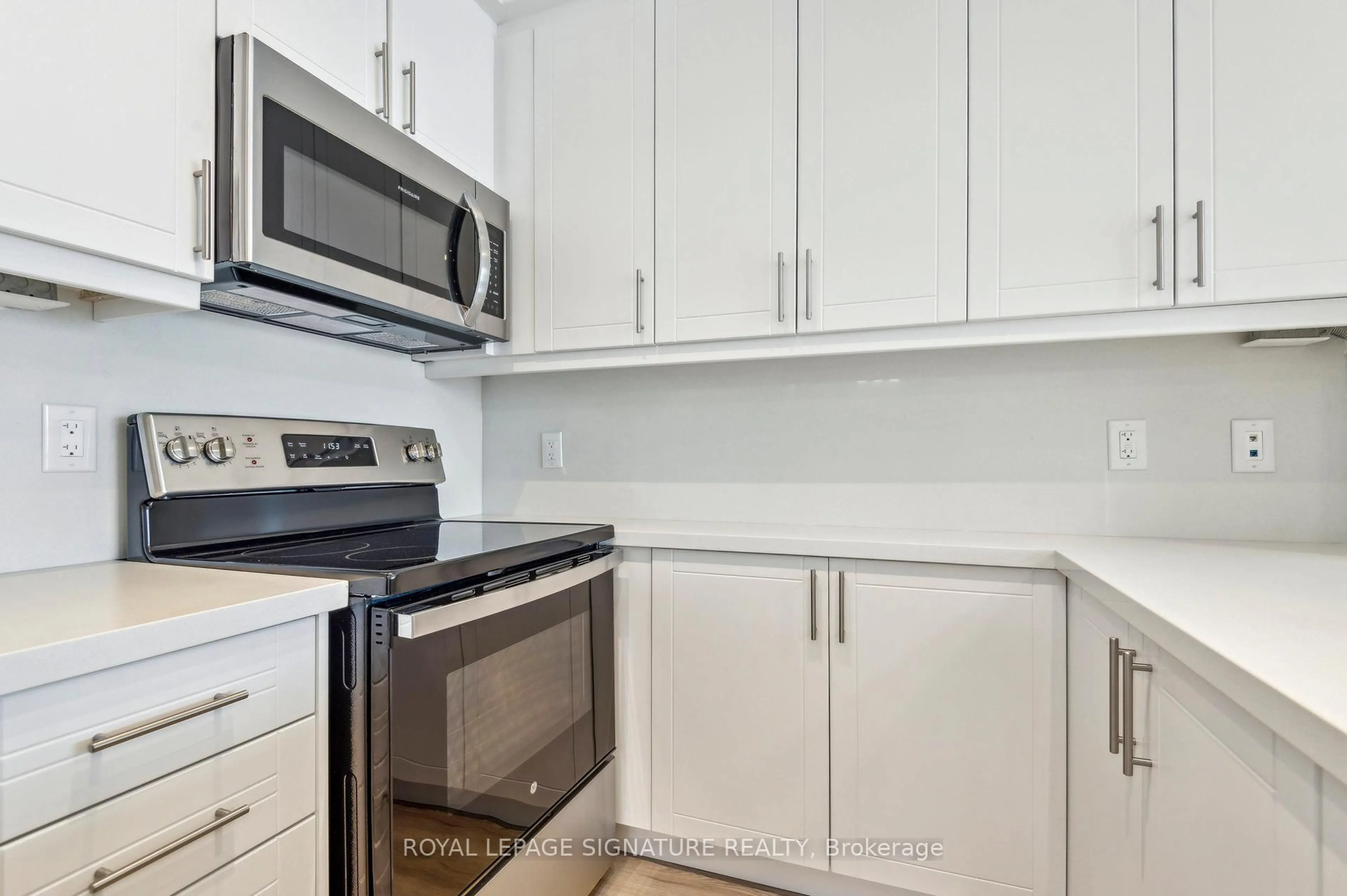 Standard kitchen, unknown for 2885 Bayview Ave #233, Toronto Ontario M2K 0A3