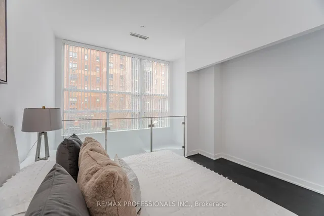 Additional property image - 1030 King St Unit 103