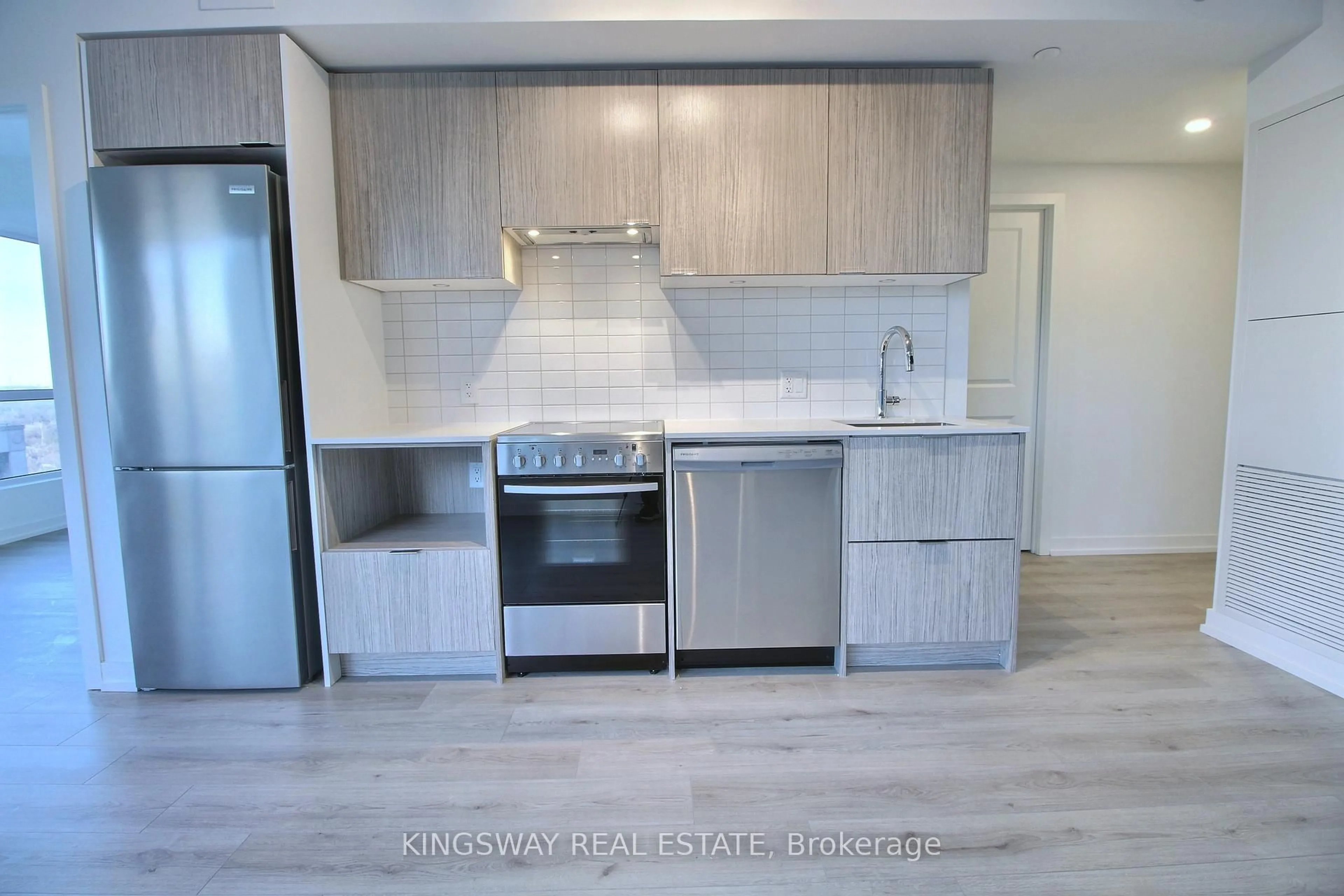 Standard kitchen, unknown for 395 Bloor St #1605, Toronto Ontario M4W 0B4