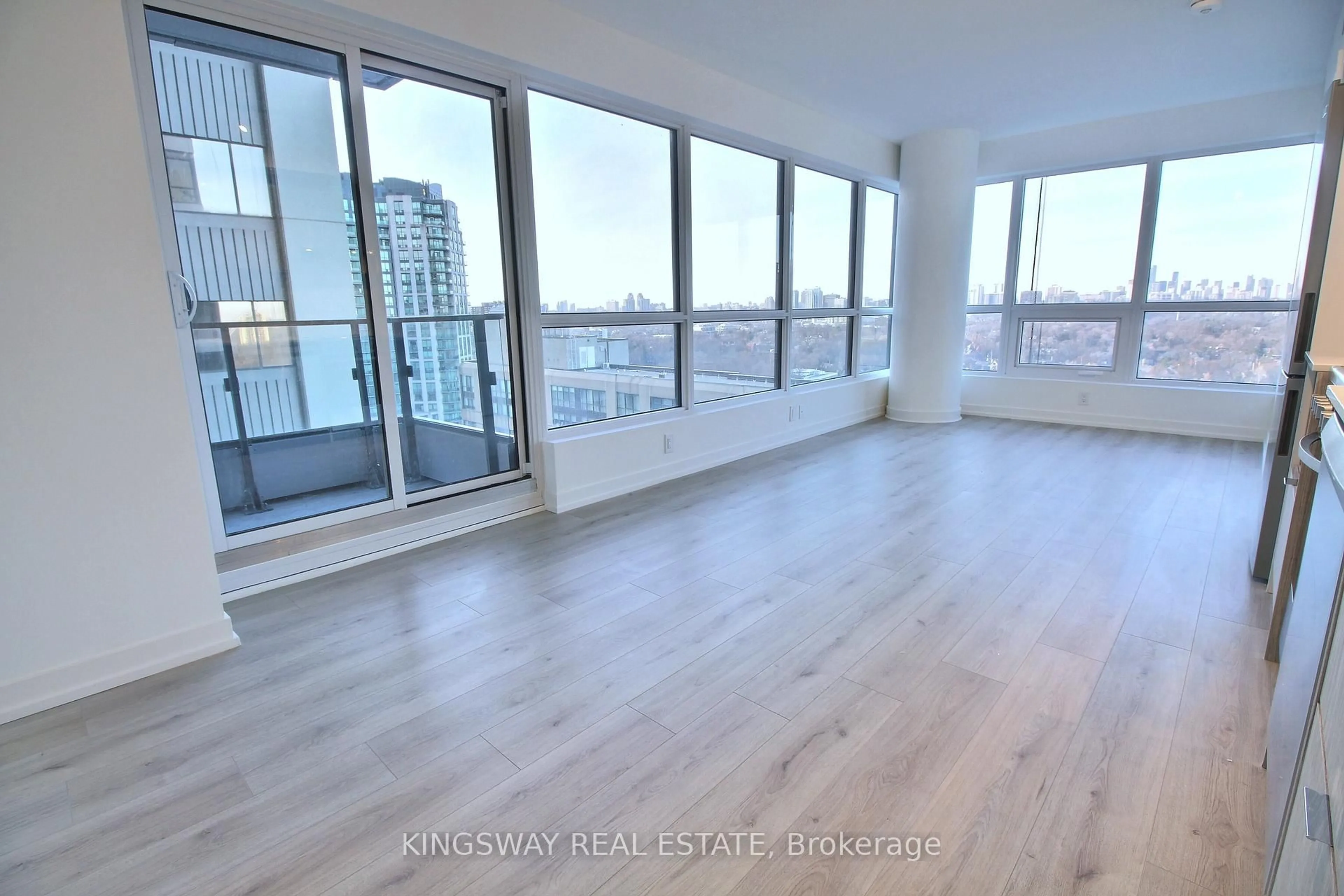 A pic of a room for 395 Bloor St #1605, Toronto Ontario M4W 0B4