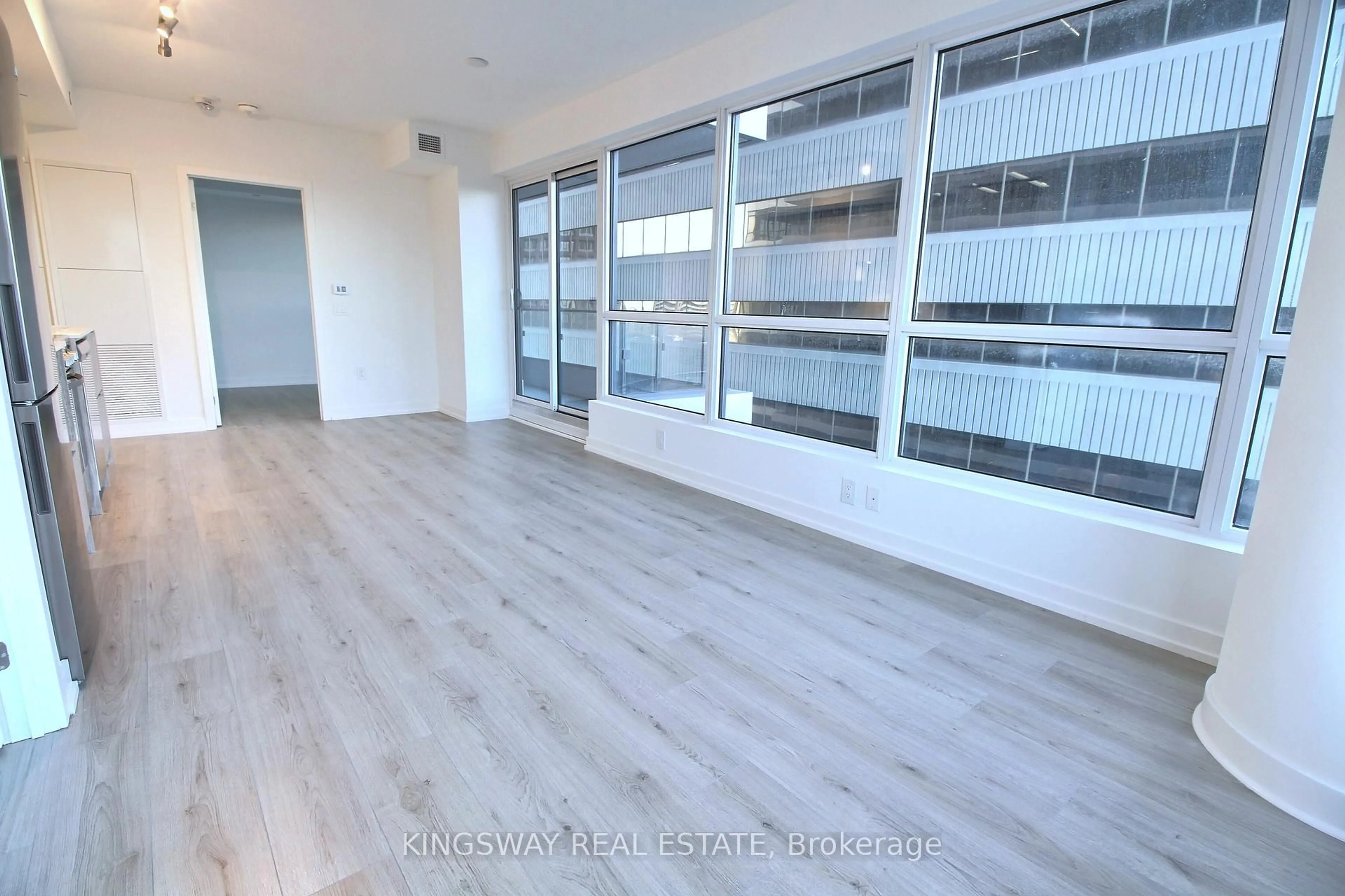 A pic of a room for 395 Bloor St #1605, Toronto Ontario M4W 0B4