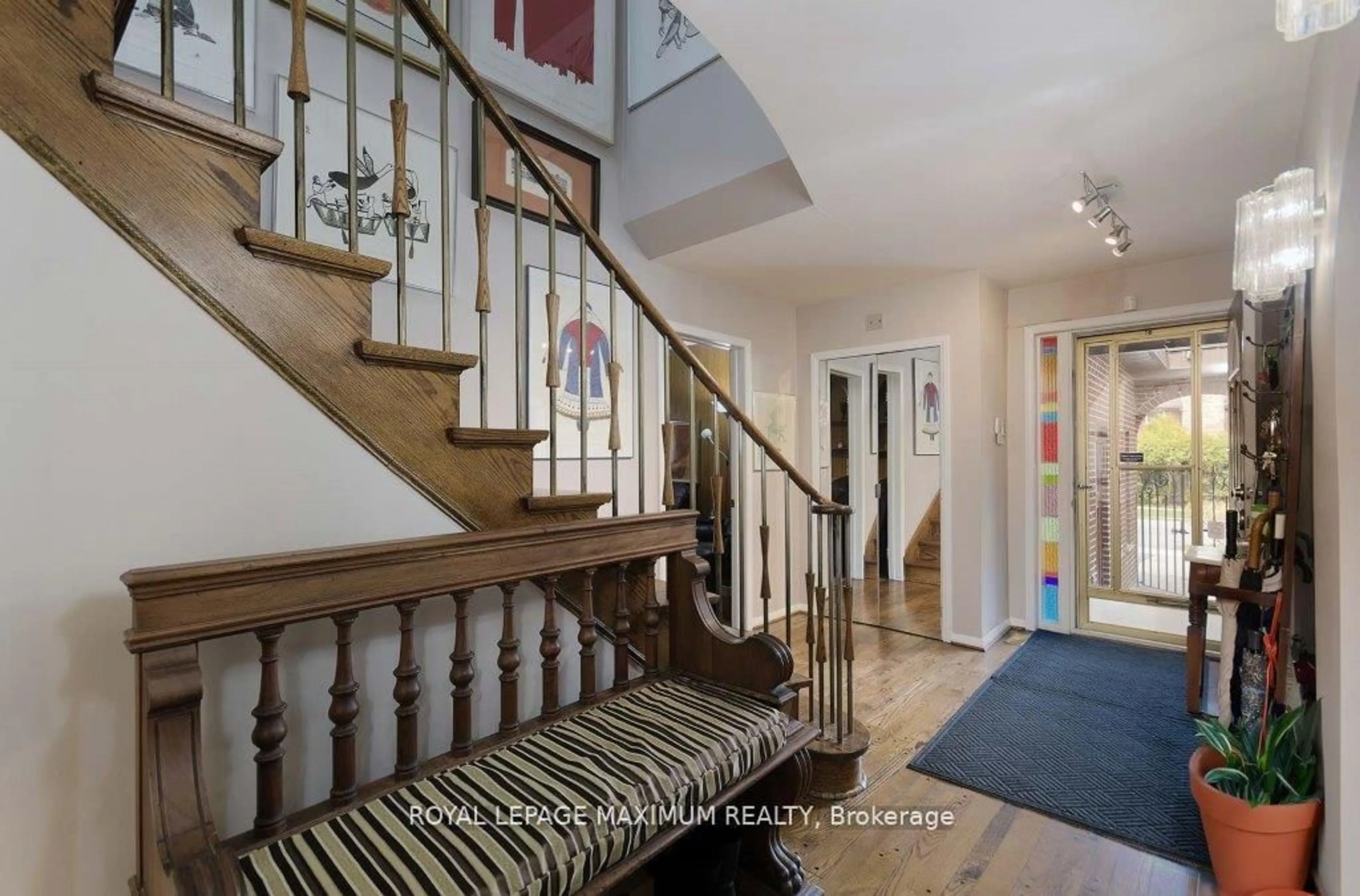 Indoor entryway for 11 Fairchild Ave, Toronto Ontario M2M 1T5