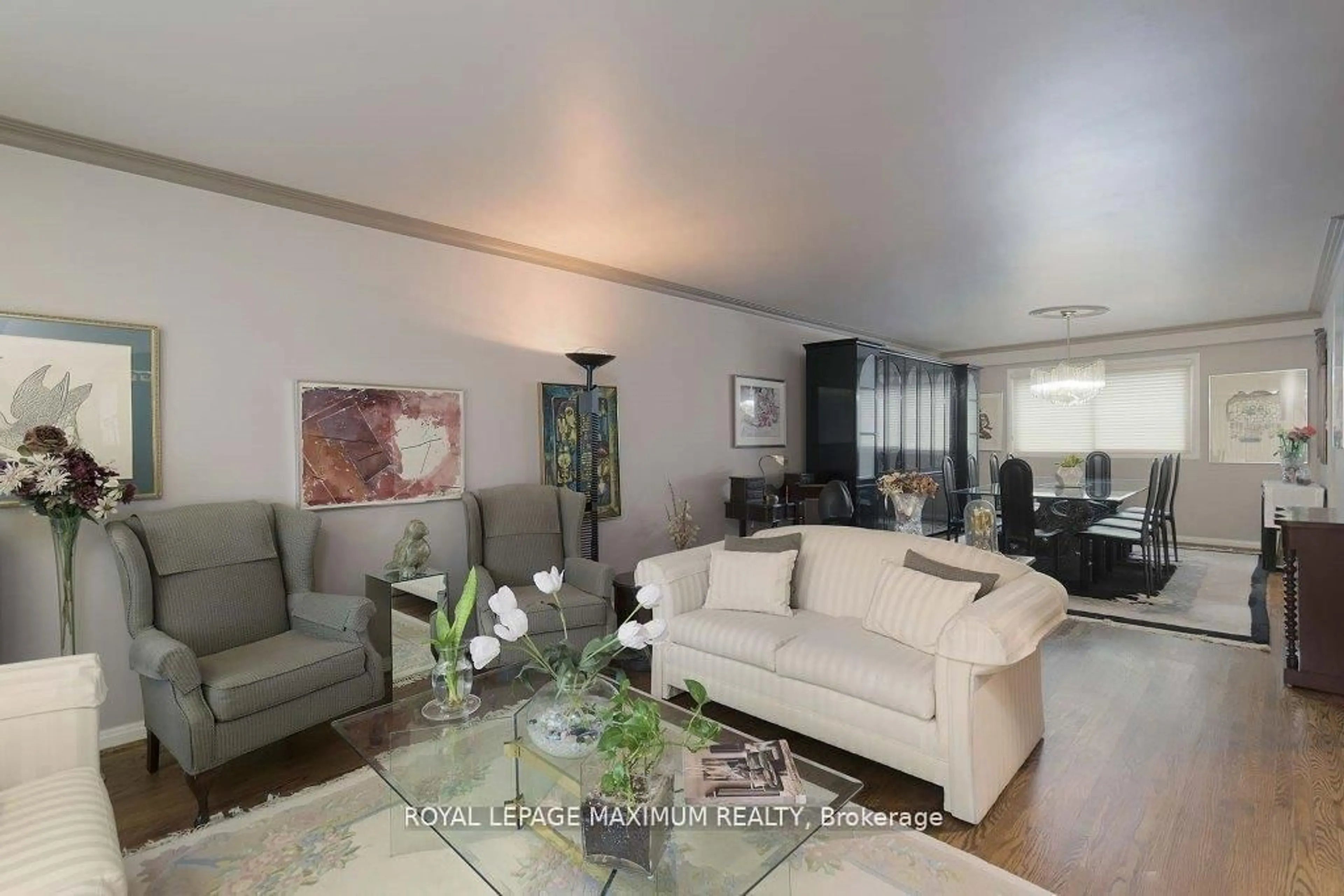 Living room with furniture, unknown for 11 Fairchild Ave, Toronto Ontario M2M 1T5