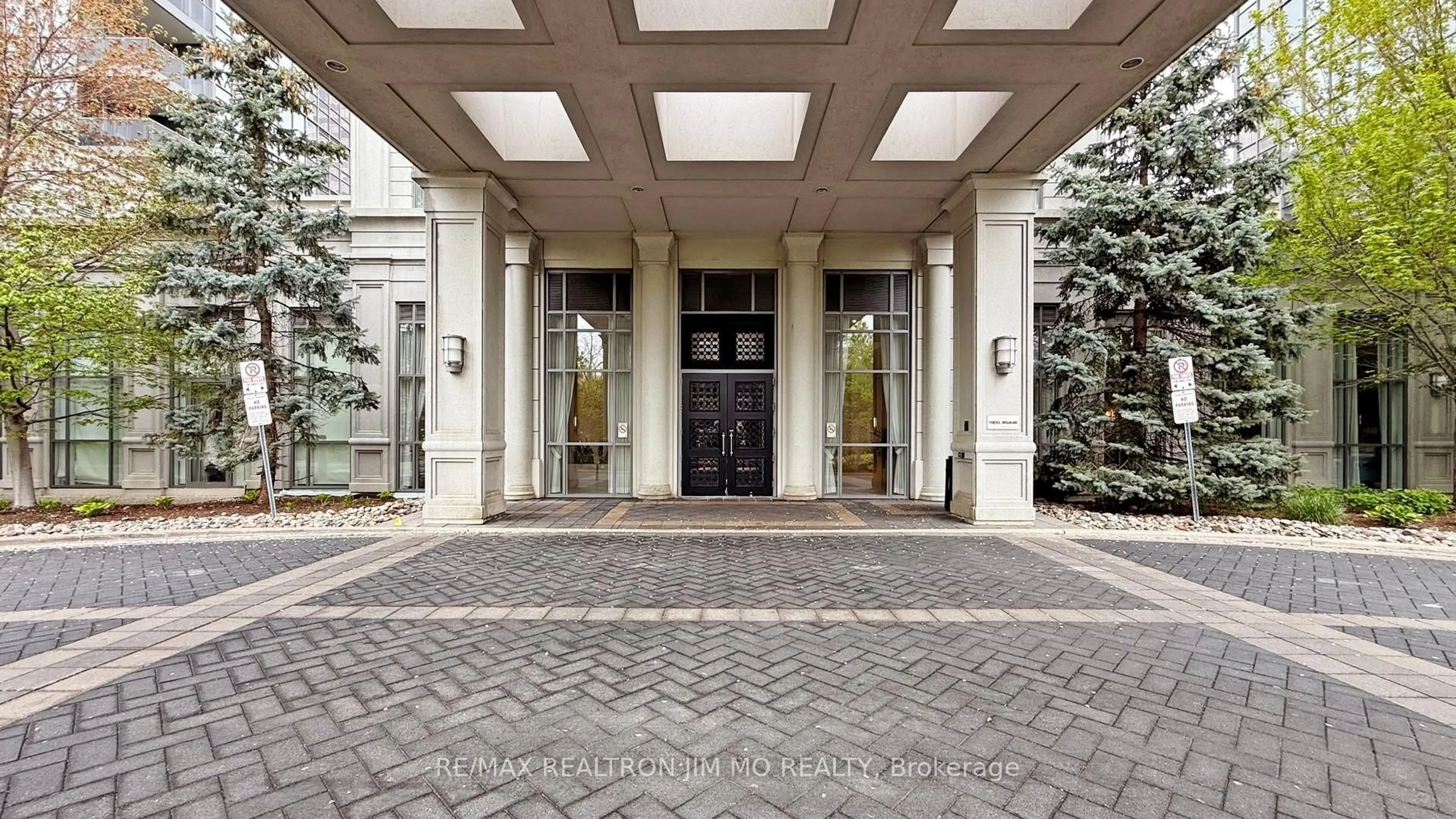 Indoor foyer for 25 Greenview Ave #1915, Toronto Ontario M2M 0A5