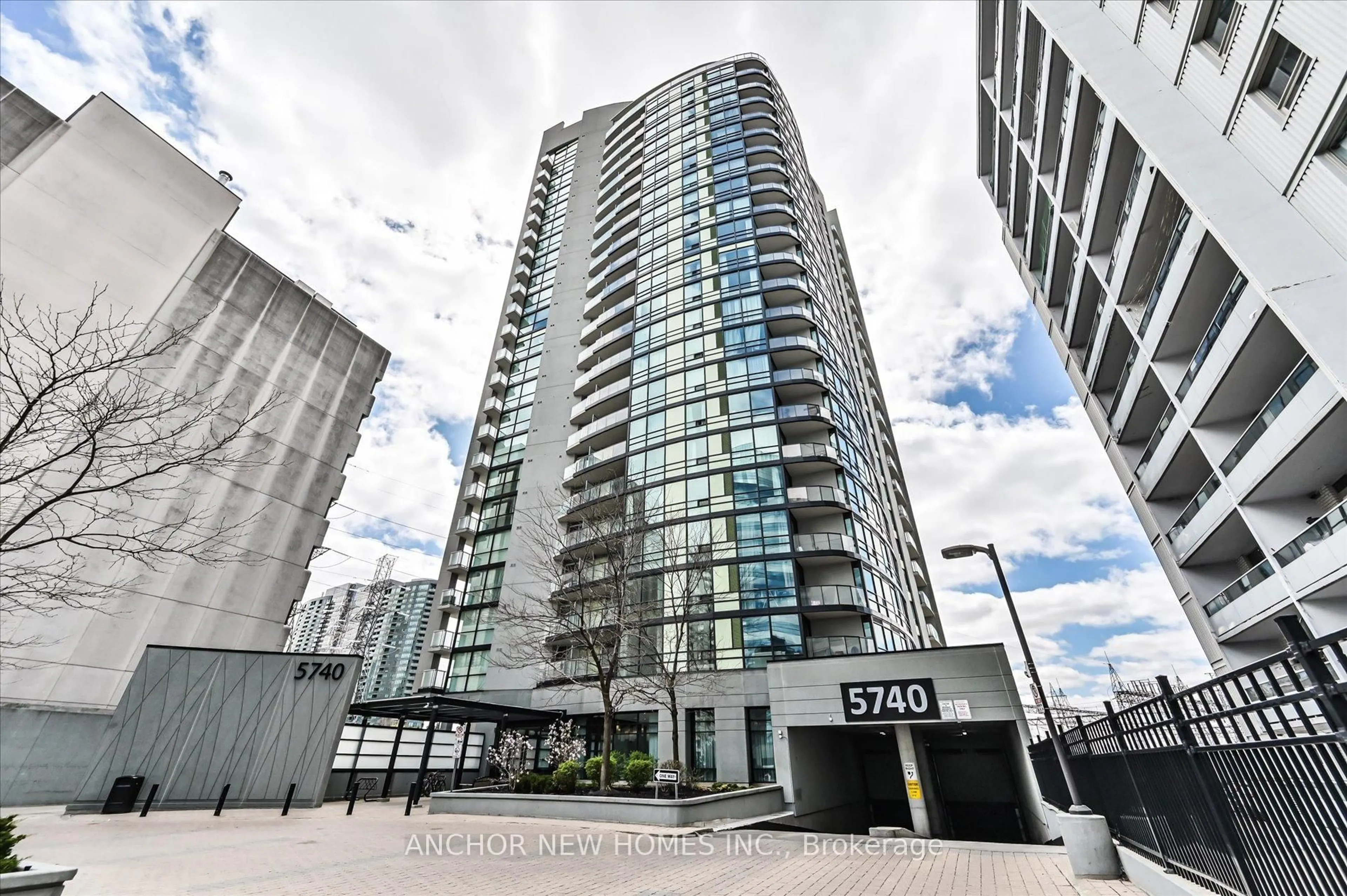 Patio, building for 5740 Yonge St #1901, Toronto Ontario M2M 3T3