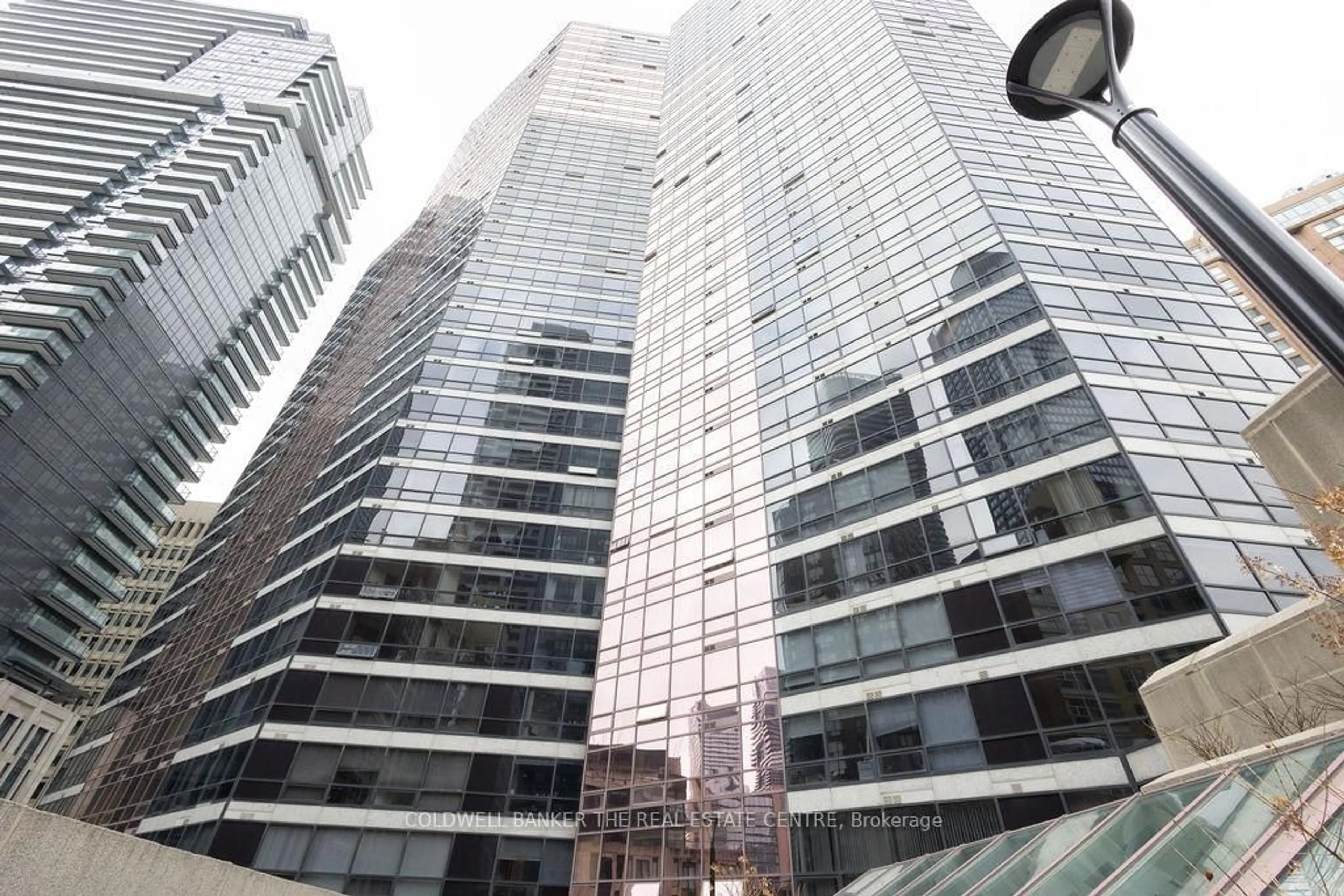 Unknown for 1001 Bay St #303, Toronto Ontario M5S 3A6
