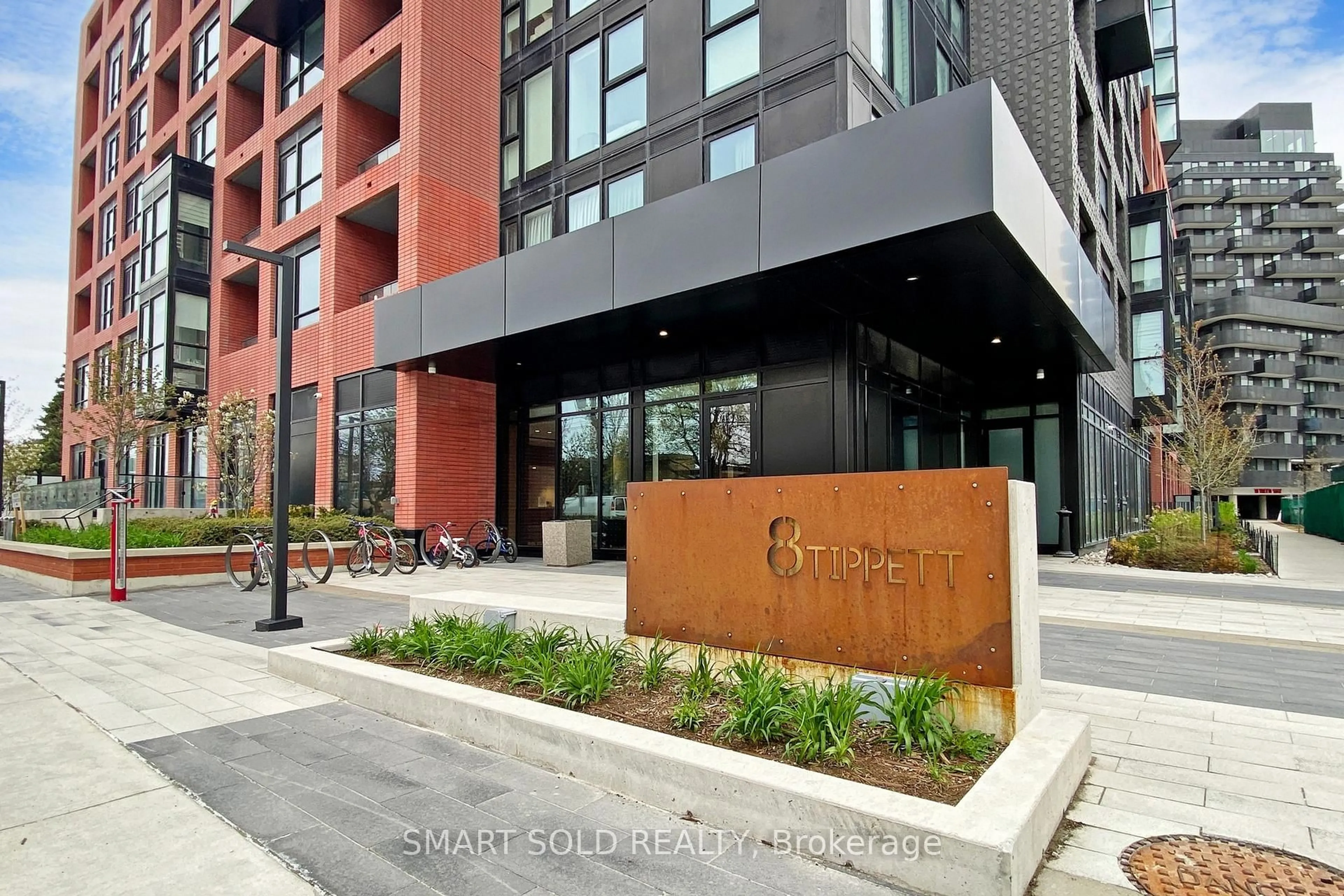 Indoor entryway for 8 Tippett Rd #628, Toronto Ontario M3H 0E7