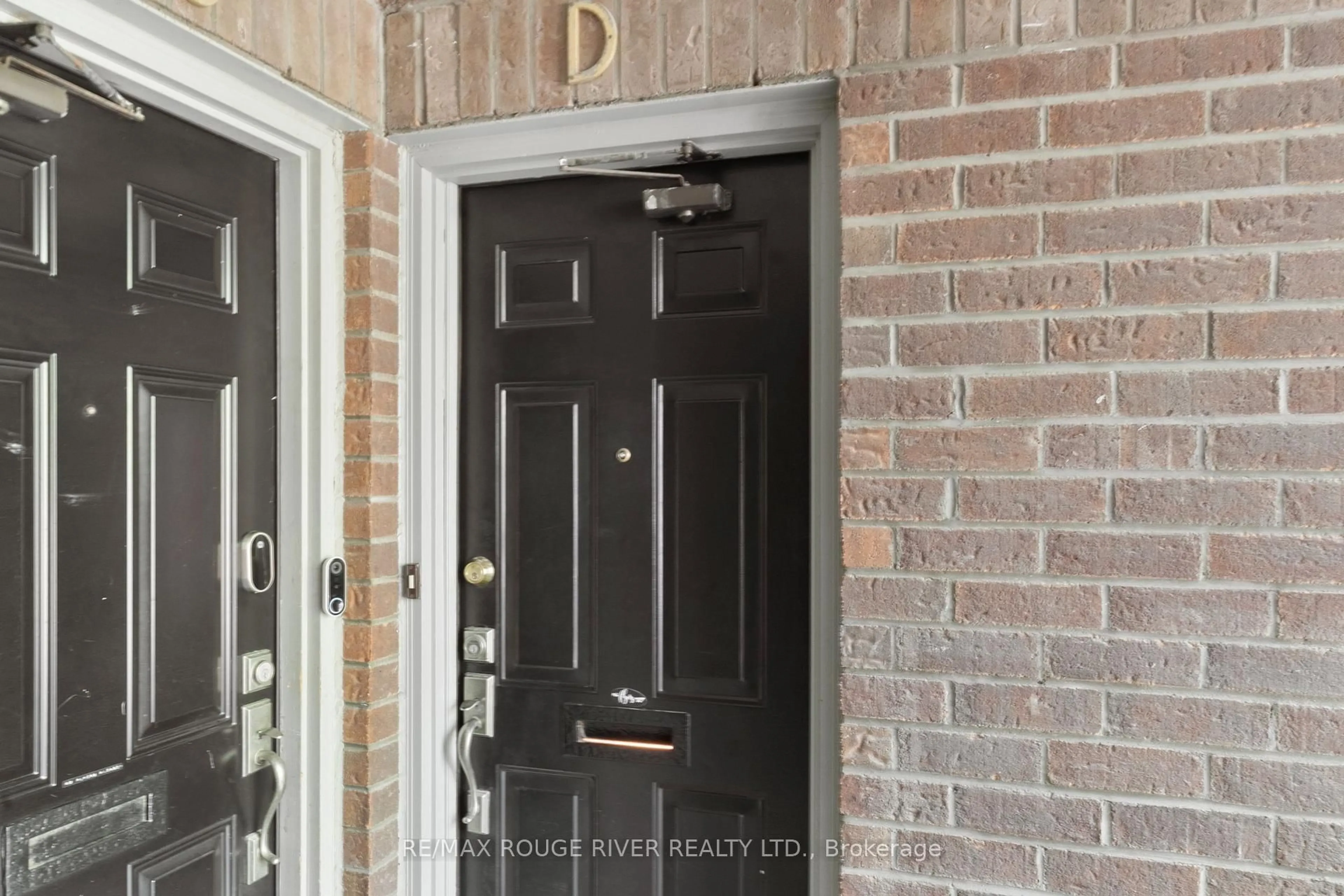 Indoor entryway for 32 Massey St #Unit D, Toronto Ontario M6J 3T7