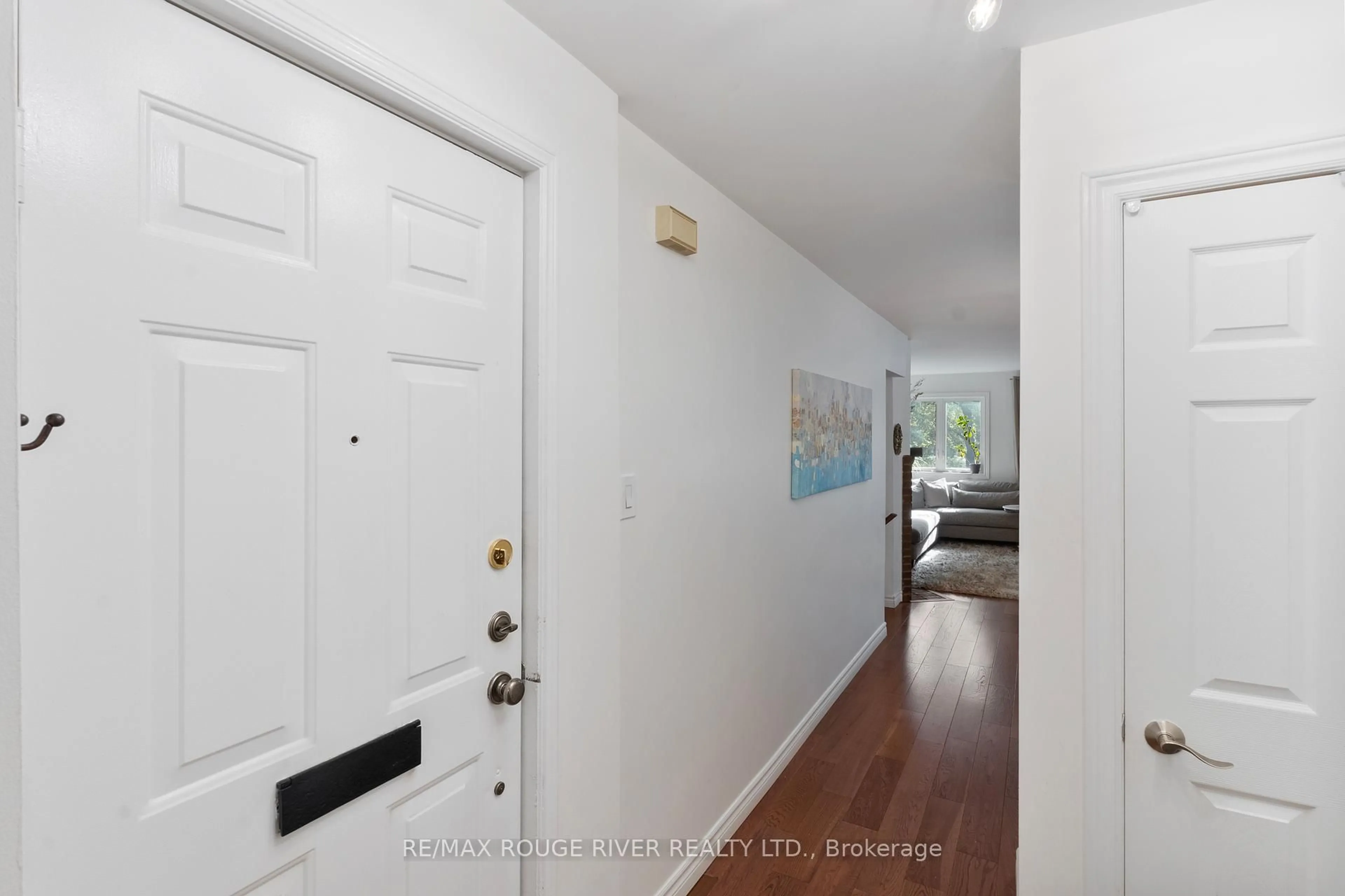 Indoor entryway for 32 Massey St #Unit D, Toronto Ontario M6J 3T7