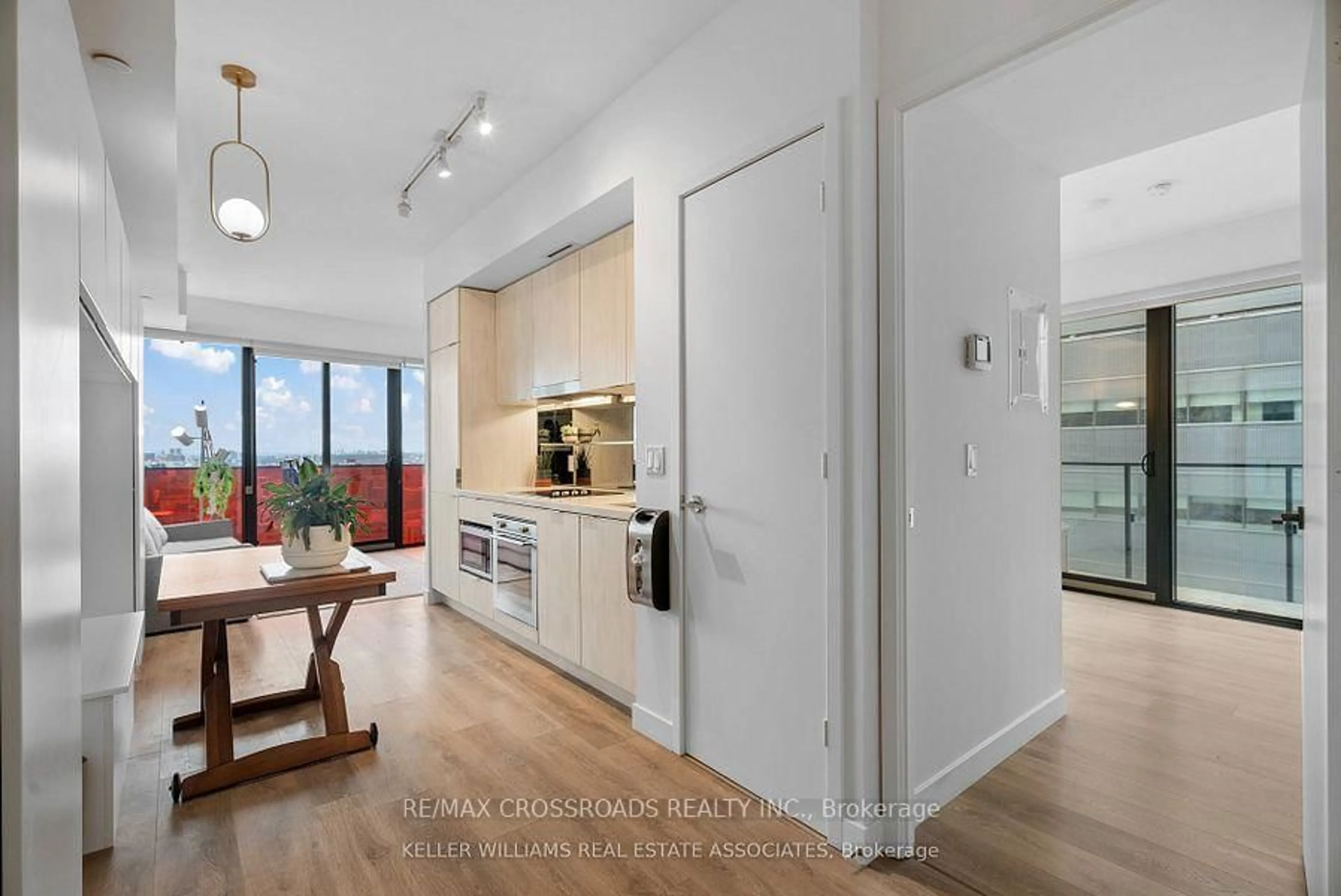 Indoor entryway for 215 Queen St #2105, Toronto Ontario M5V 0P5