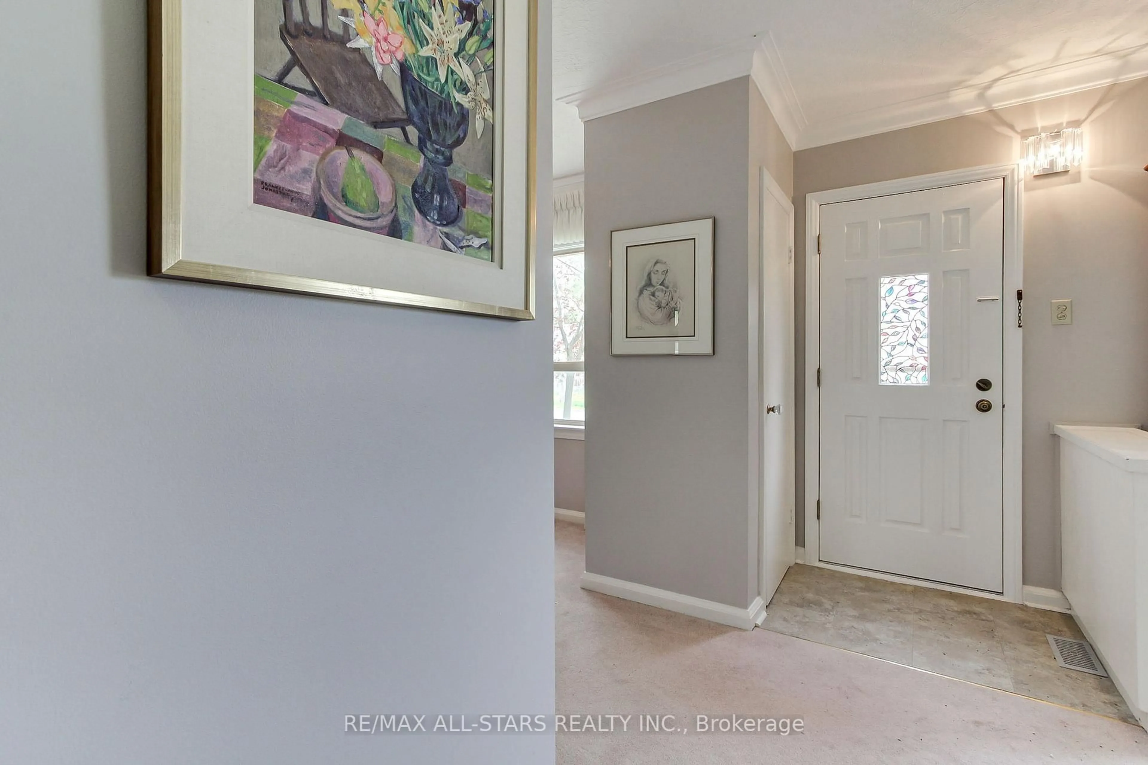 Indoor entryway for 12 Grantbrook St, Toronto Ontario M2R 2E7