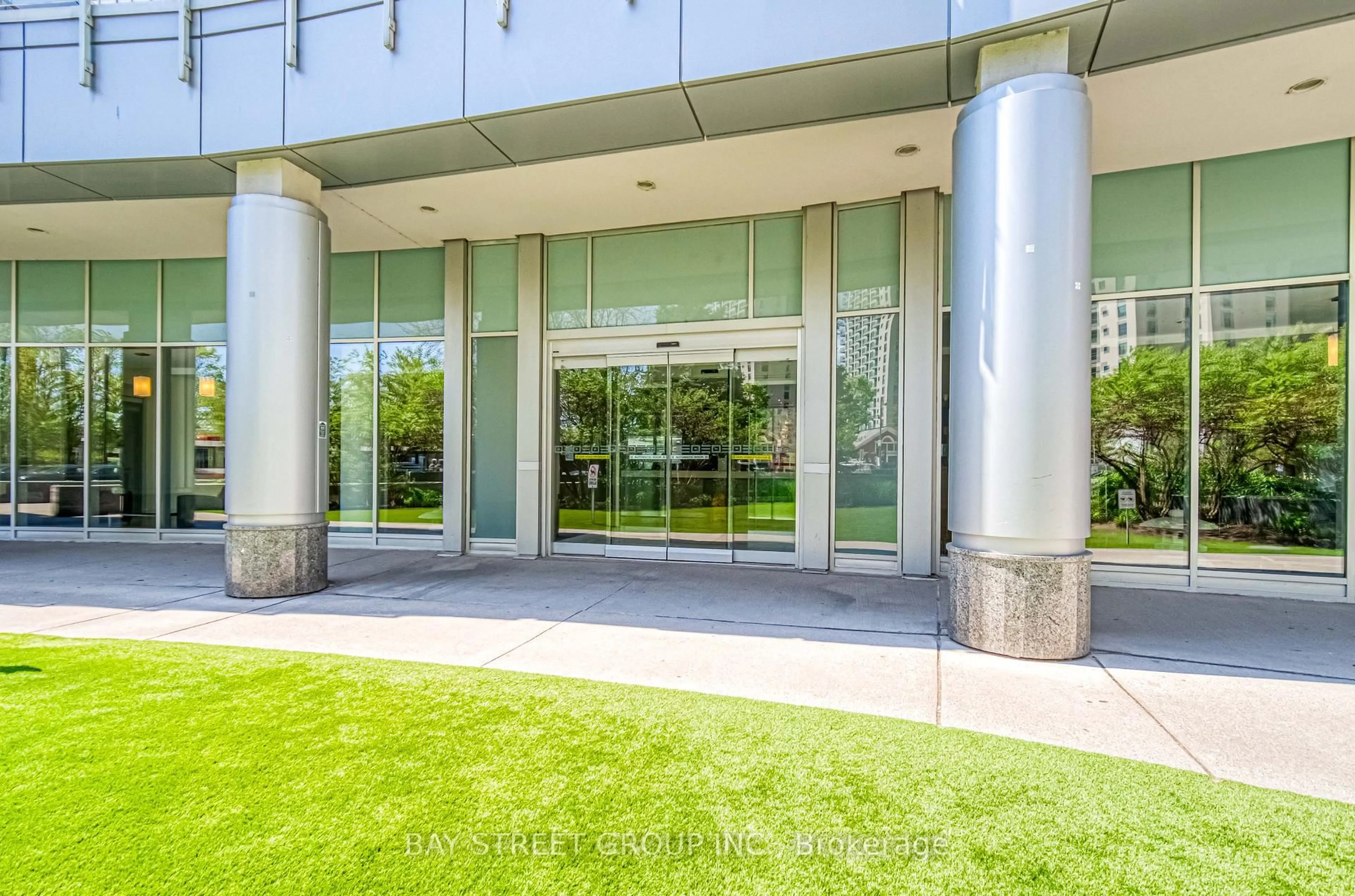 Indoor foyer for 8 York St #2811, Toronto Ontario M5J 2Y2