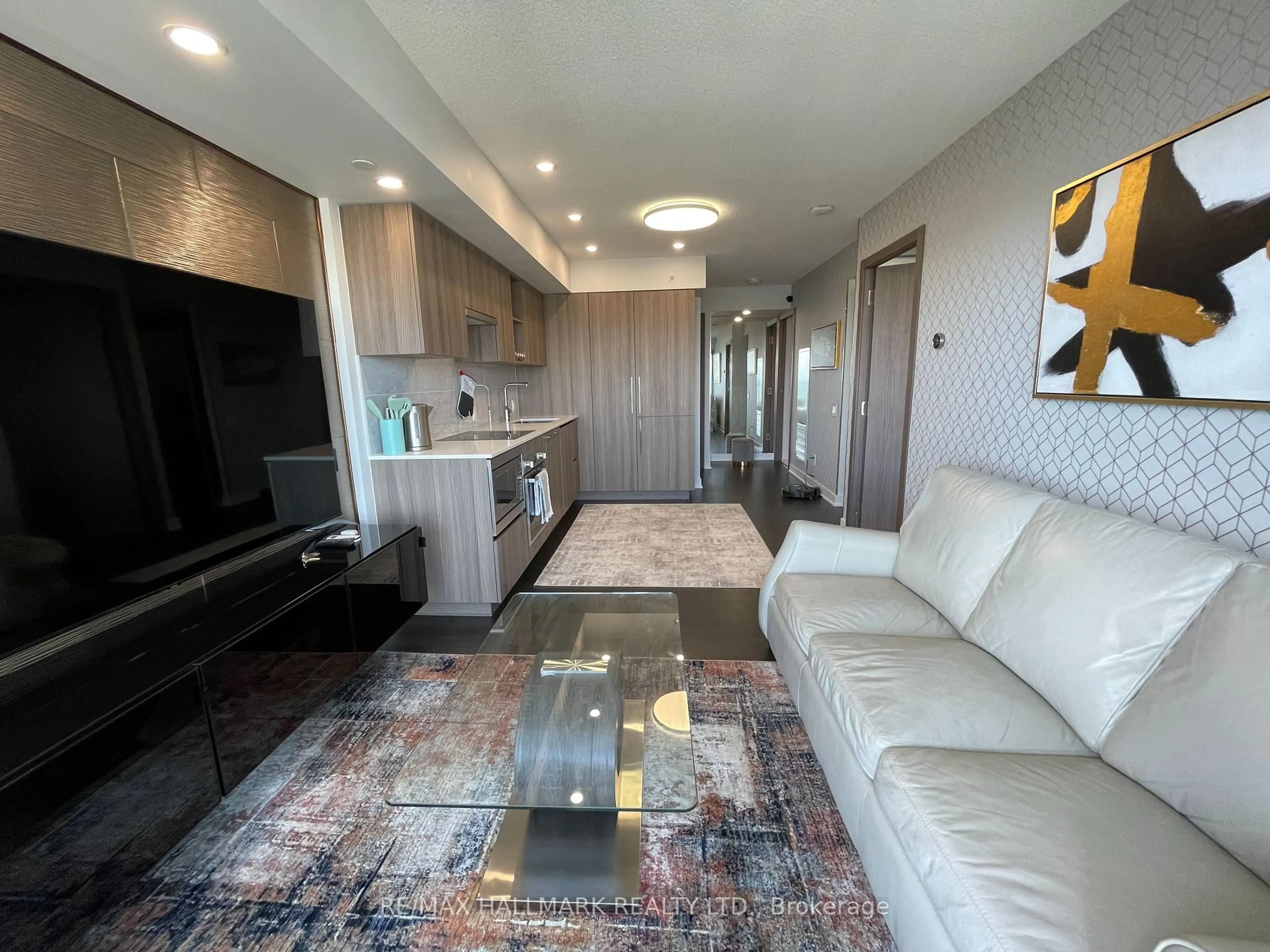 Living room with furniture, unknown for 17 Bathurst St #2201, Toronto Ontario M5V 0N1