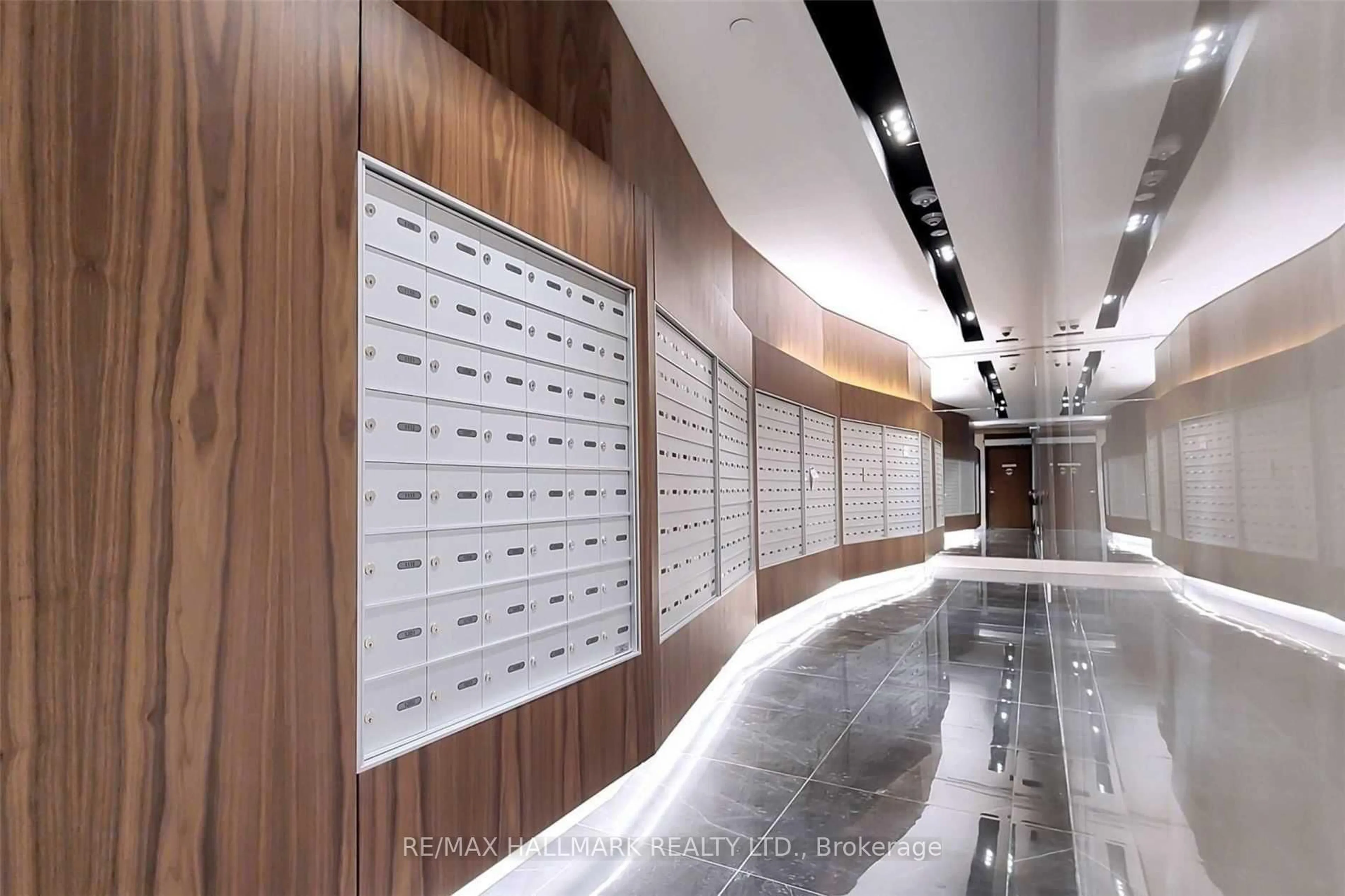 Indoor foyer for 17 Bathurst St #2201, Toronto Ontario M5V 0N1