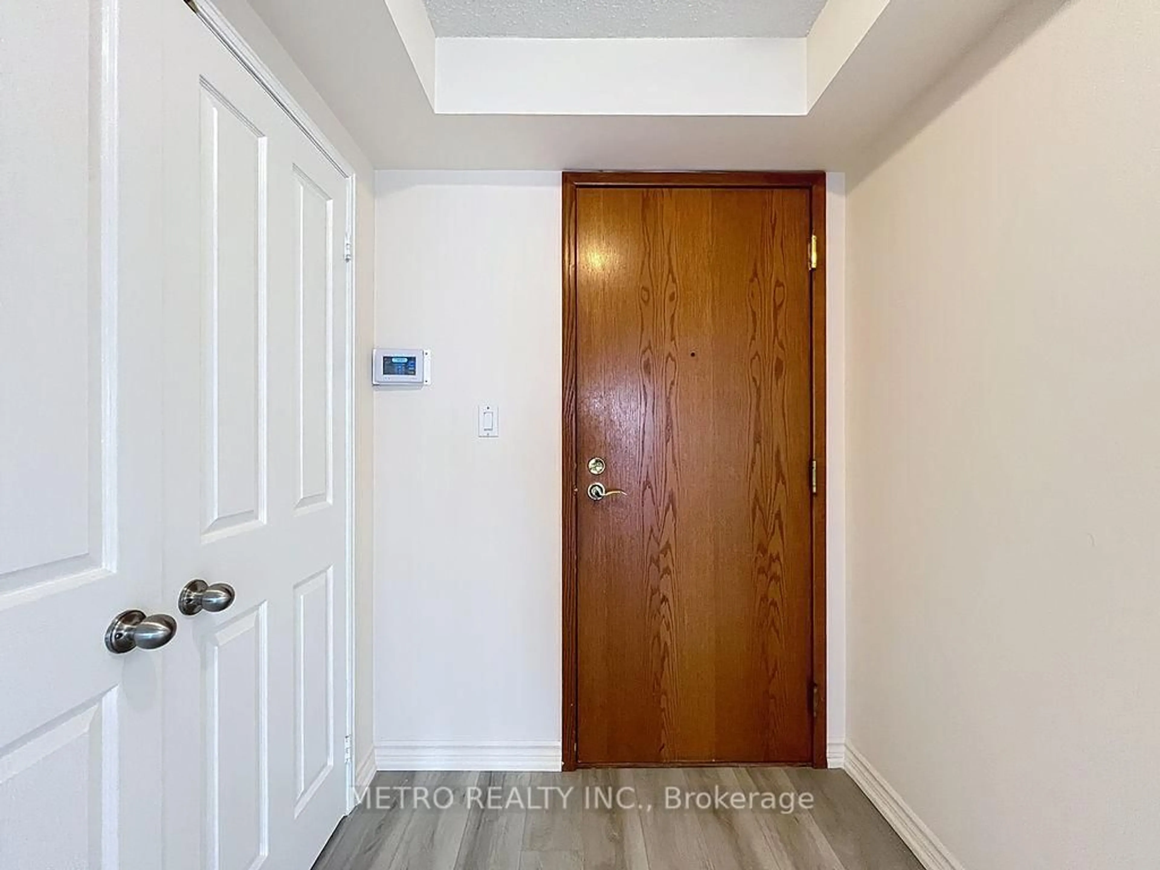 Indoor entryway for 18 Hollywood Ave #1708, Toronto Ontario M2N 6P5