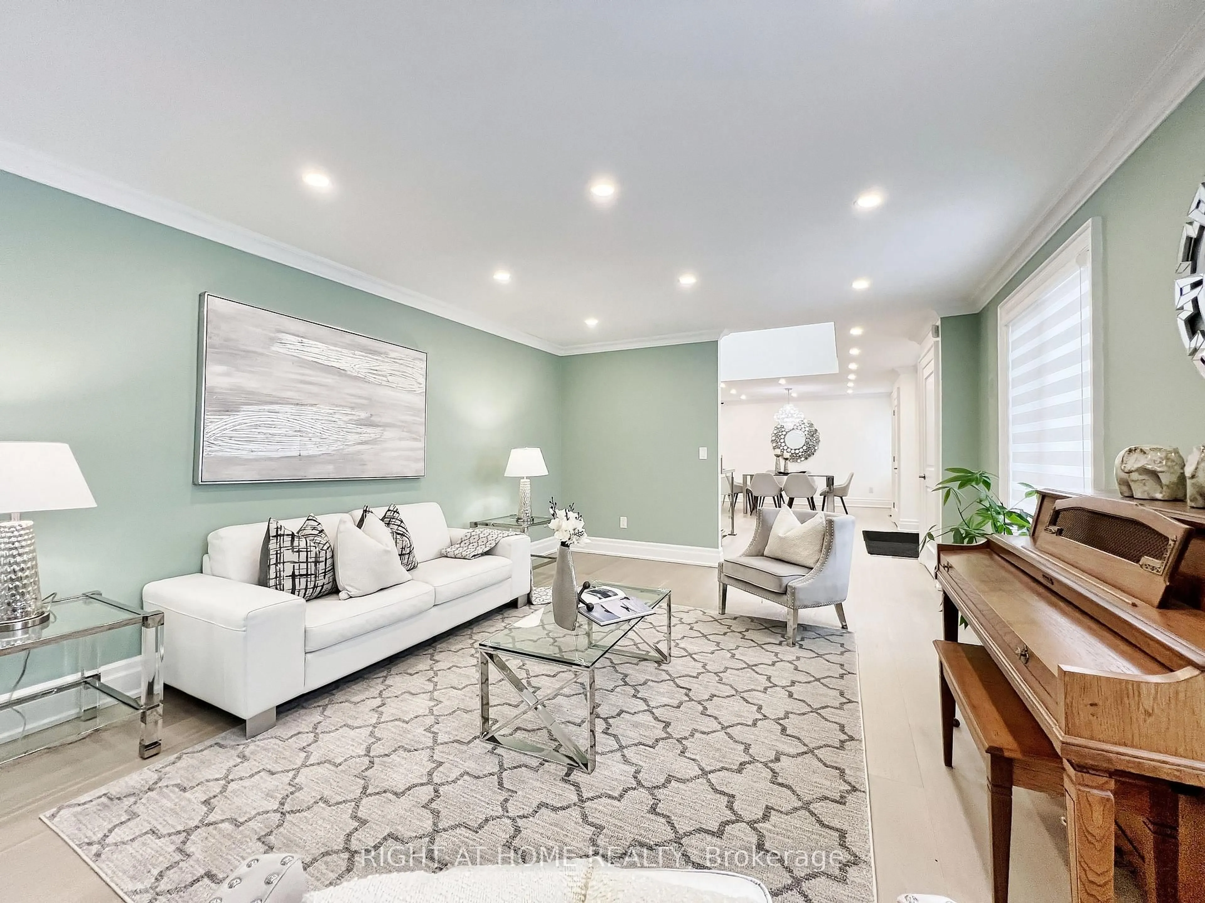 Living room with furniture, unknown for 152 Holmes Ave, Toronto Ontario M2N 4M6