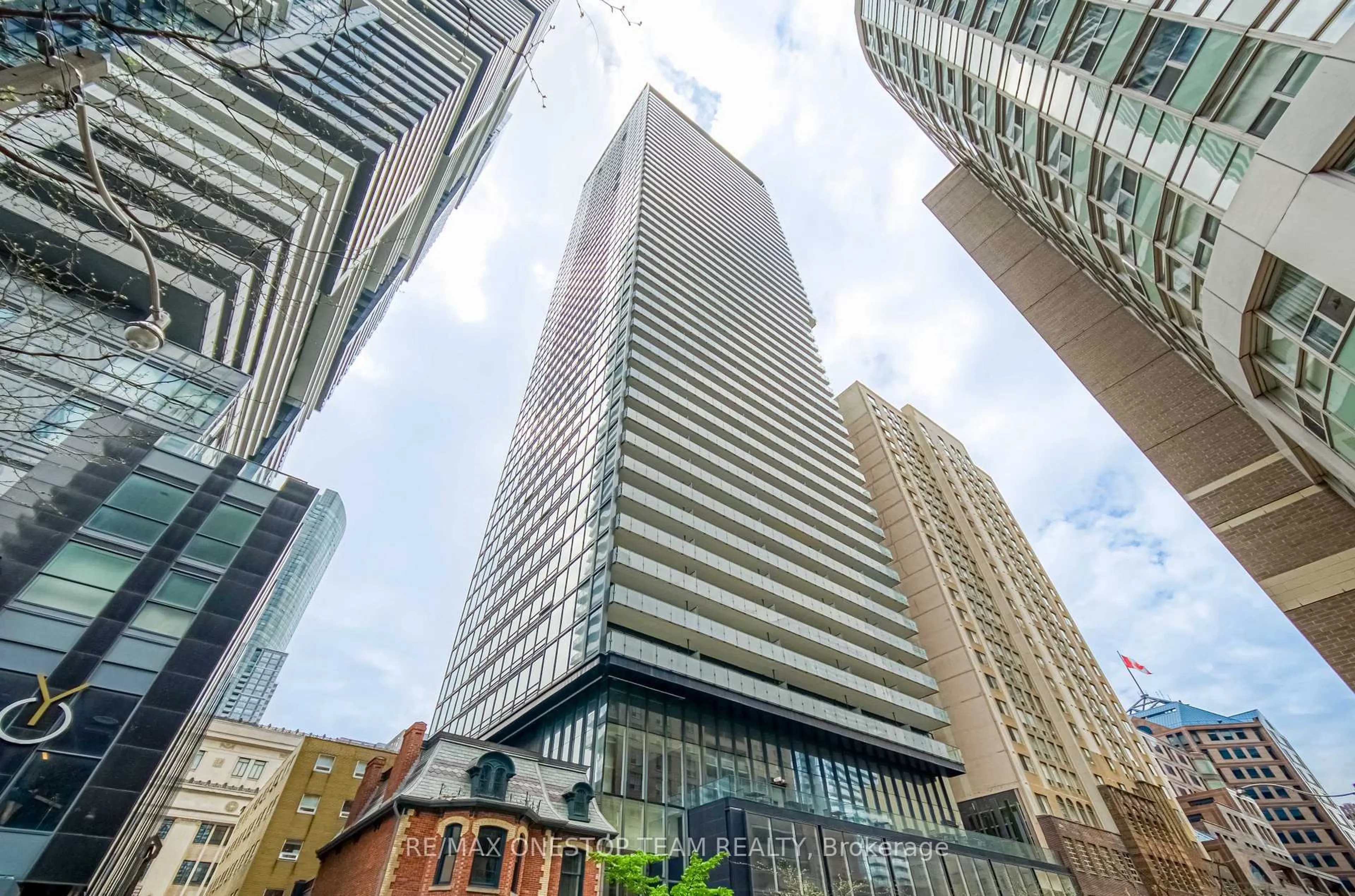 Unknown for 15 Grenville St #1905, Toronto Ontario M4Y 0B9