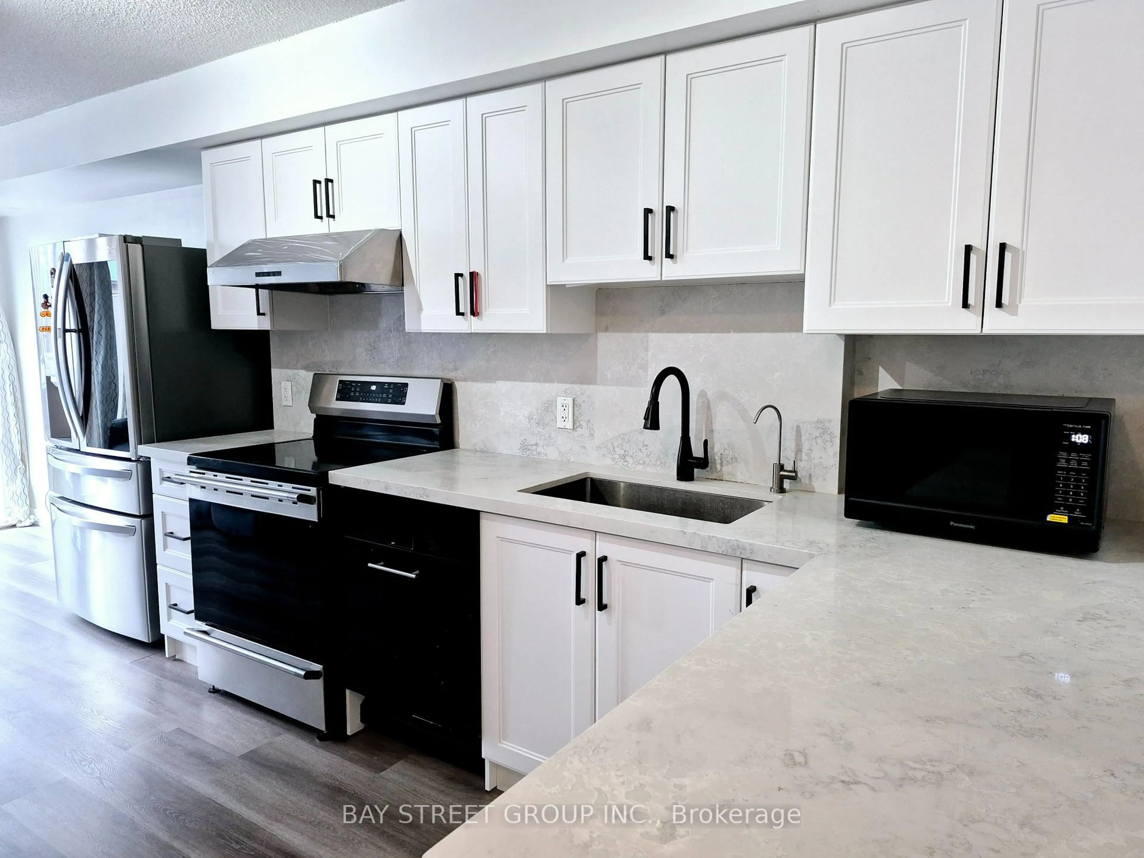 Open concept kitchen, ceramic/tile floor for 21 Nelson St #631, Toronto Ontario M5V 3H9
