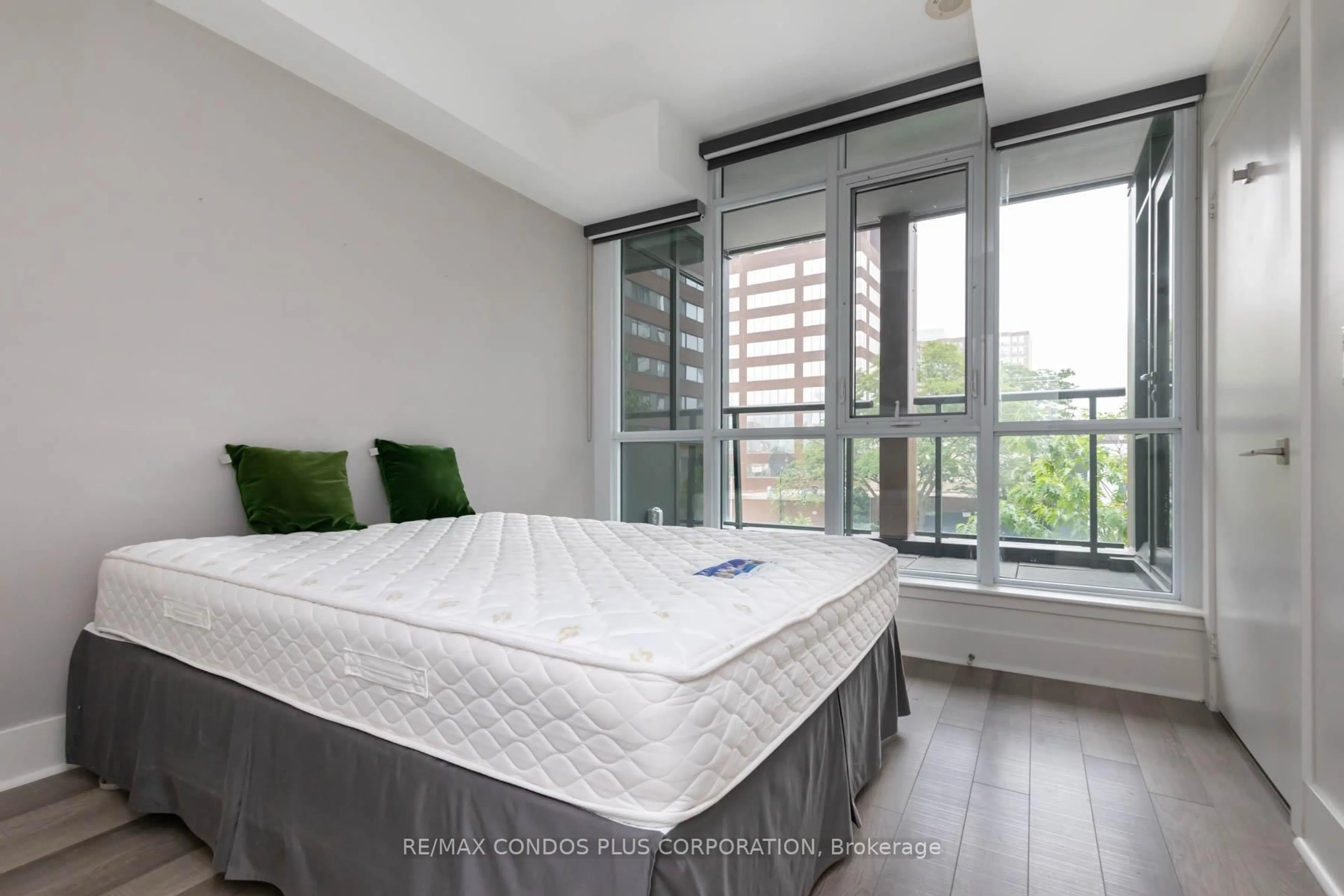 Bedroom with bed, unknown for 32 Davenport Rd #306, Toronto Ontario M5R 0B5
