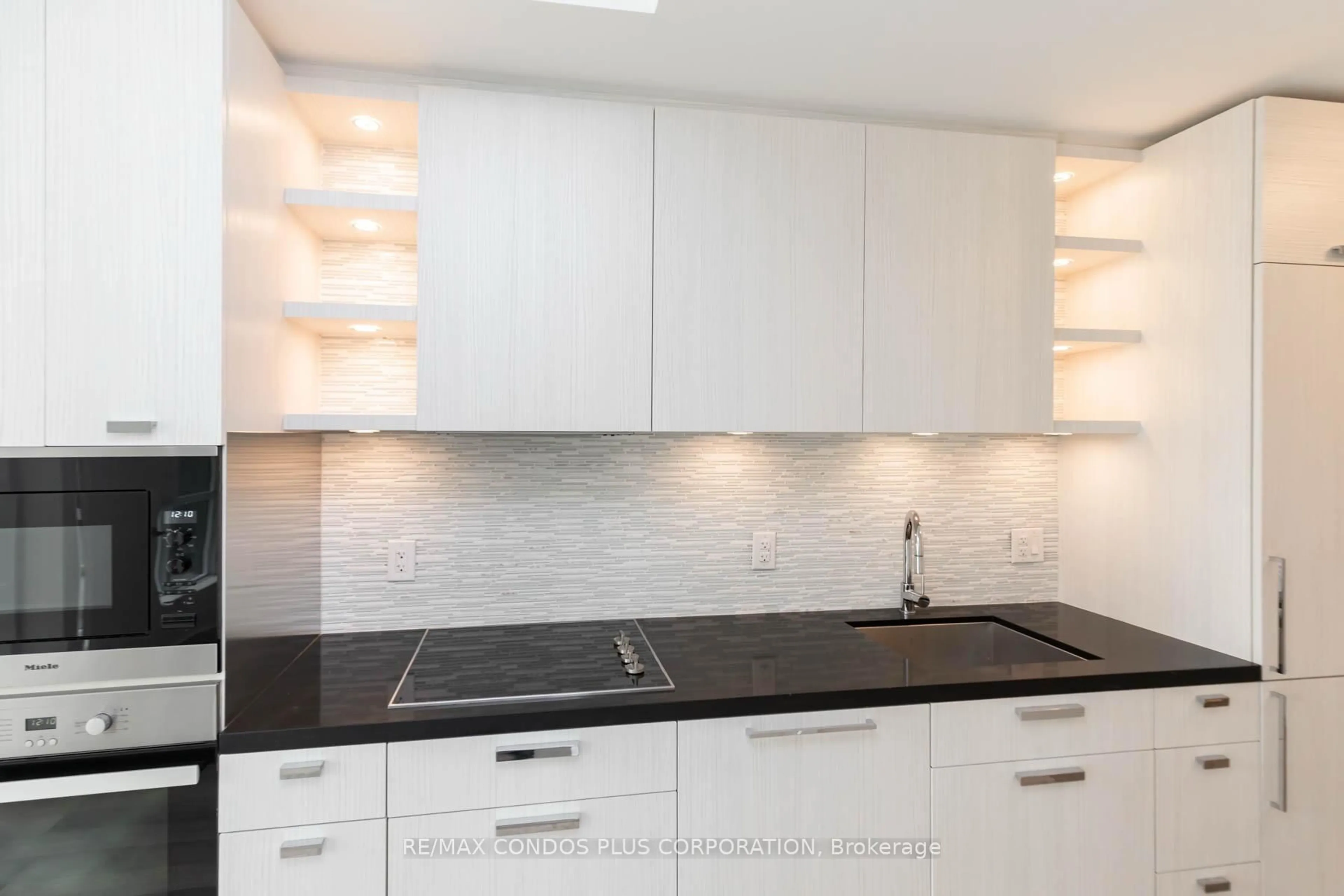Contemporary kitchen, ceramic/tile floor for 32 Davenport Rd #306, Toronto Ontario M5R 0B5
