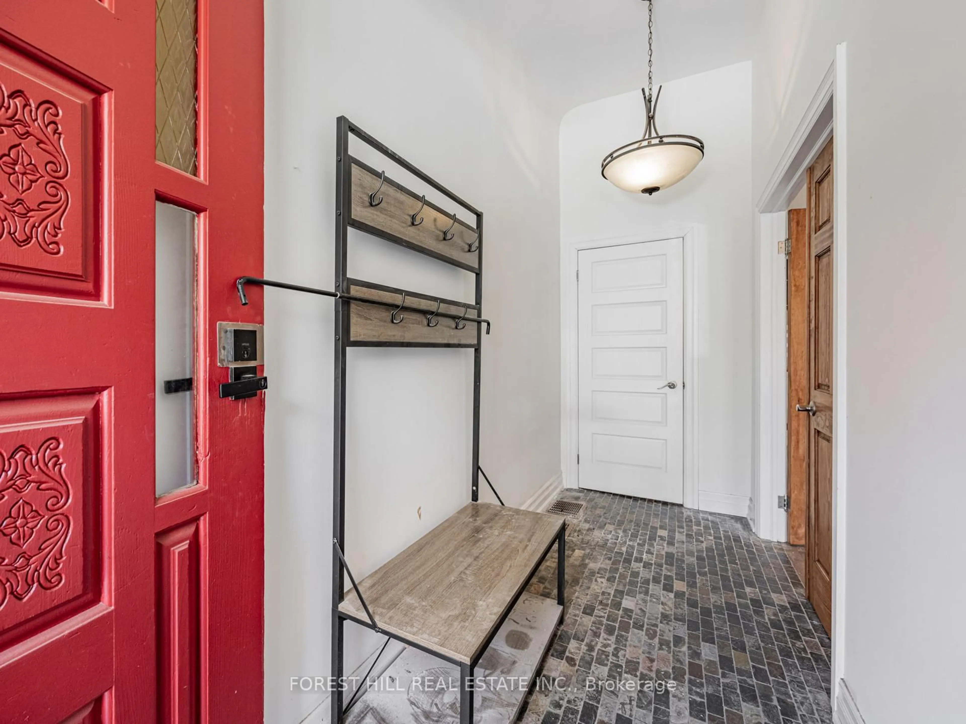 Indoor entryway for 51 Major St, Toronto Ontario M5S 2K9