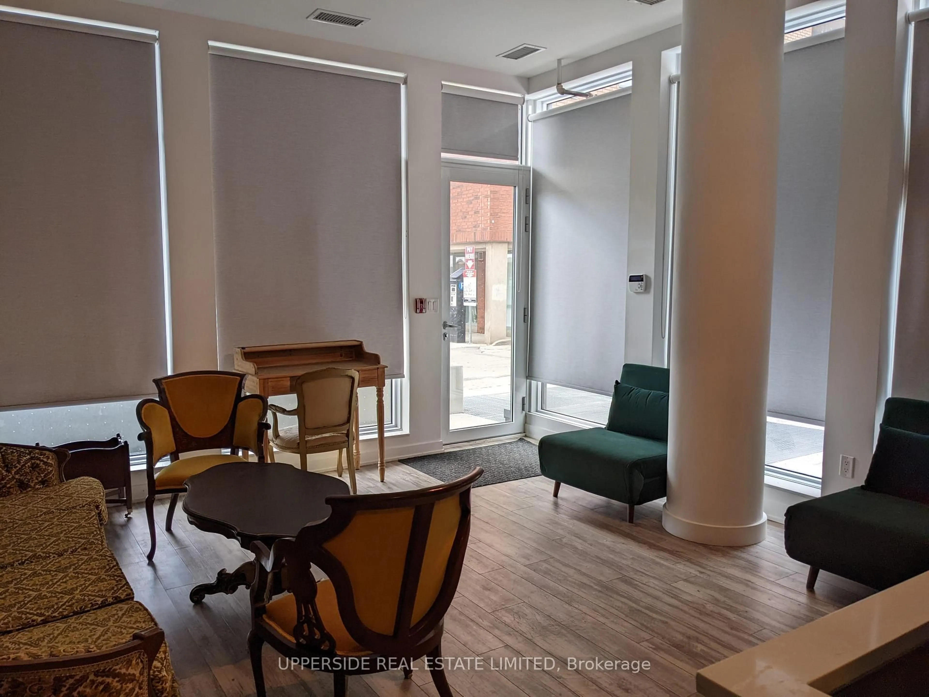 Indoor foyer for 106 Dovercourt Rd #105, Toronto Ontario M6J 1J1