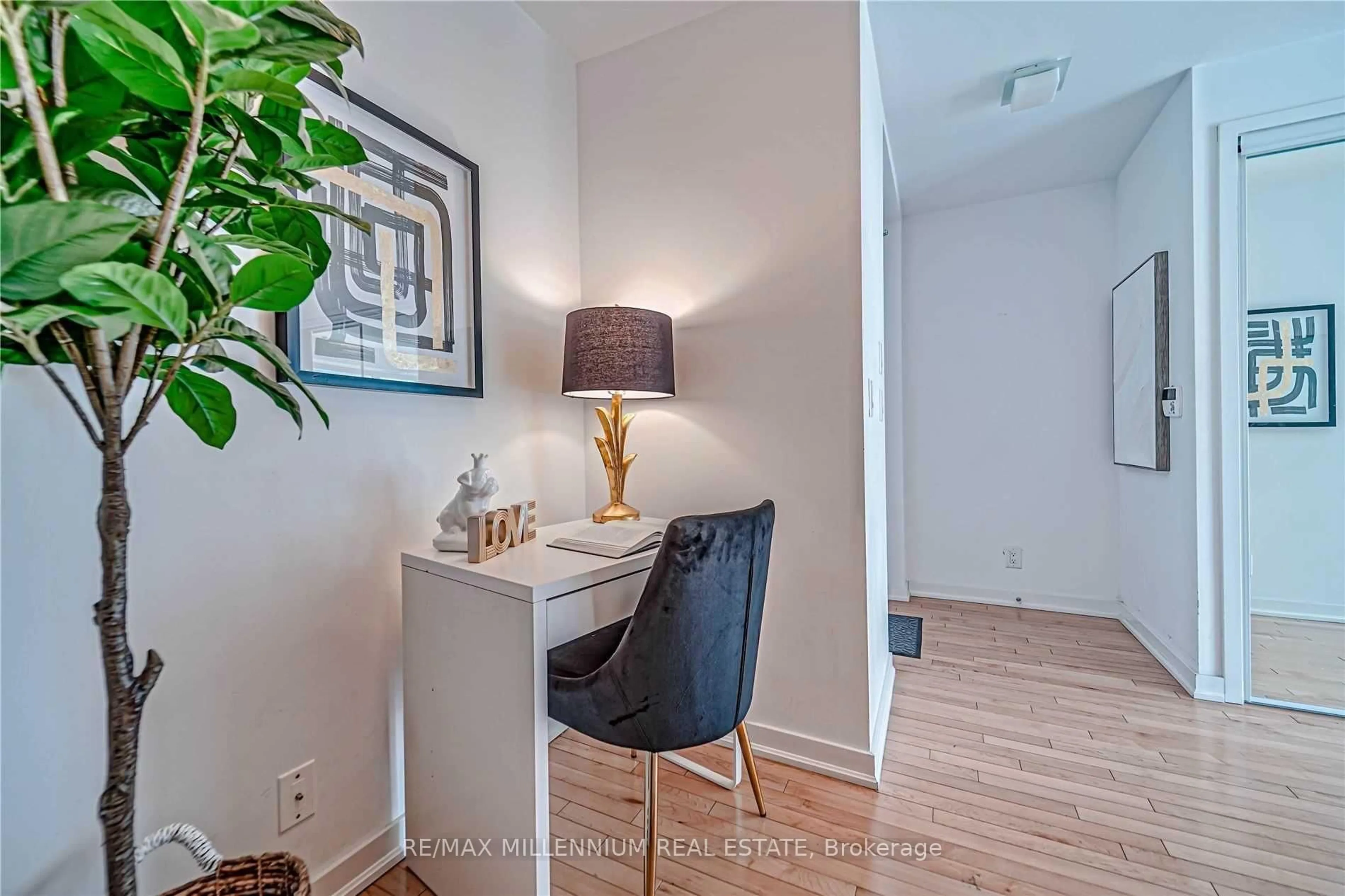 A pic of a room for 14 York St #3612, Toronto Ontario M5J 2Z2